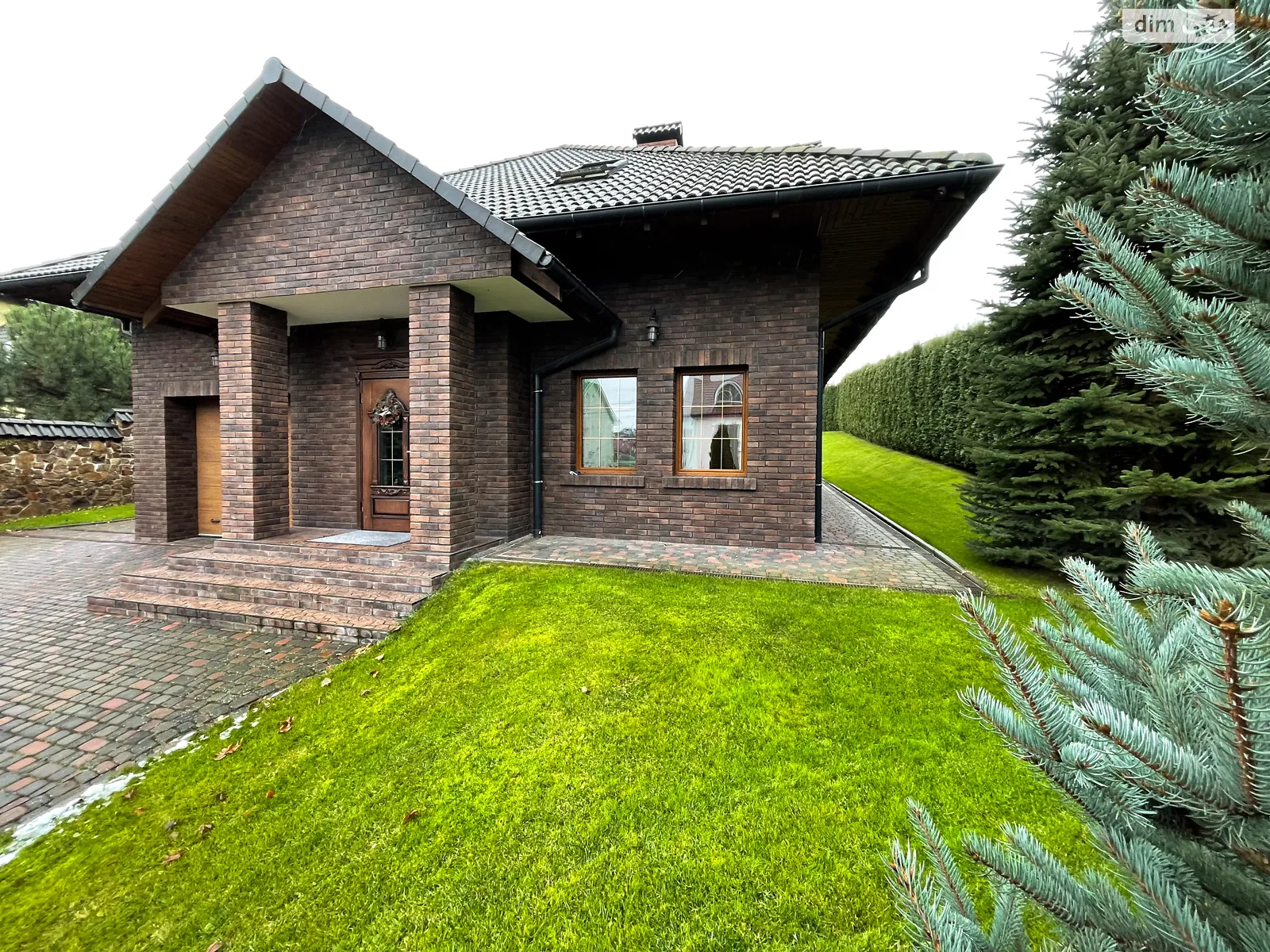 Продается дом на 2 этажа 254 кв. м с баней/сауной, цена: 260000 $ - фото 1