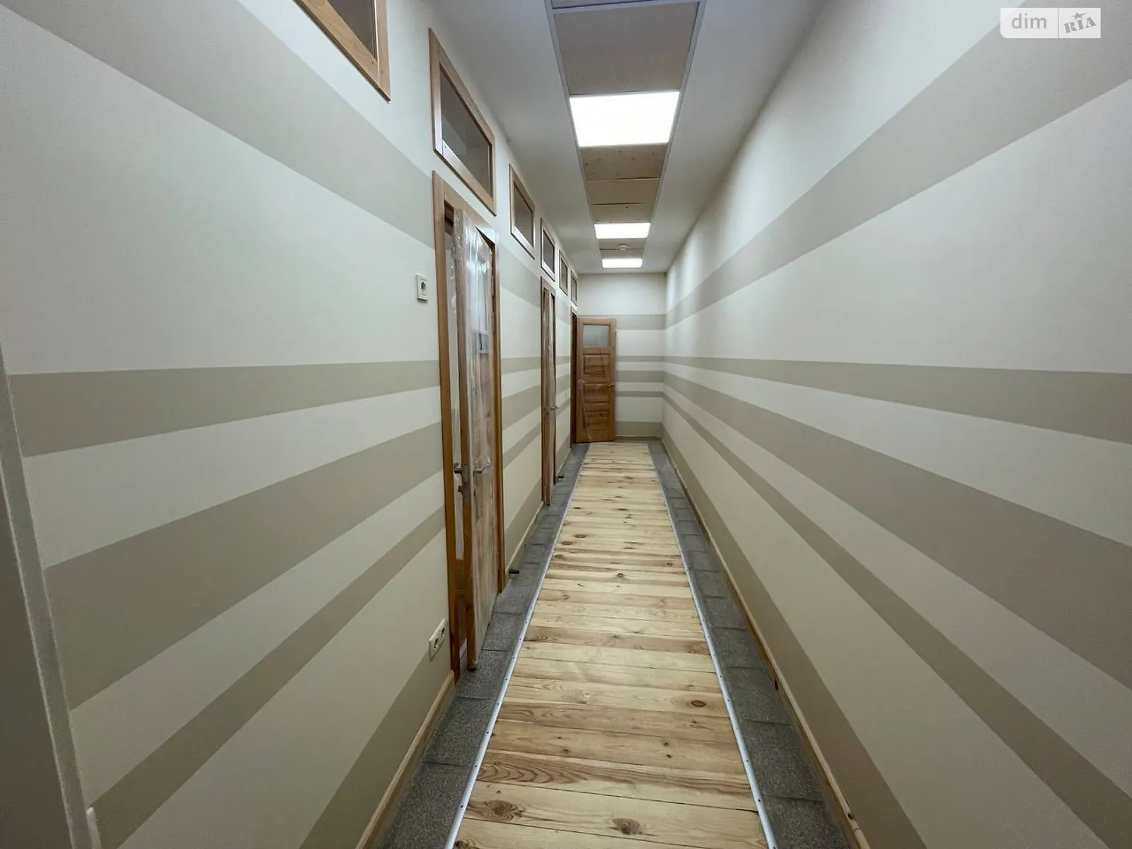 Продається офіс 169.7 кв. м в бізнес-центрі, цена: 234200 $ - фото 1