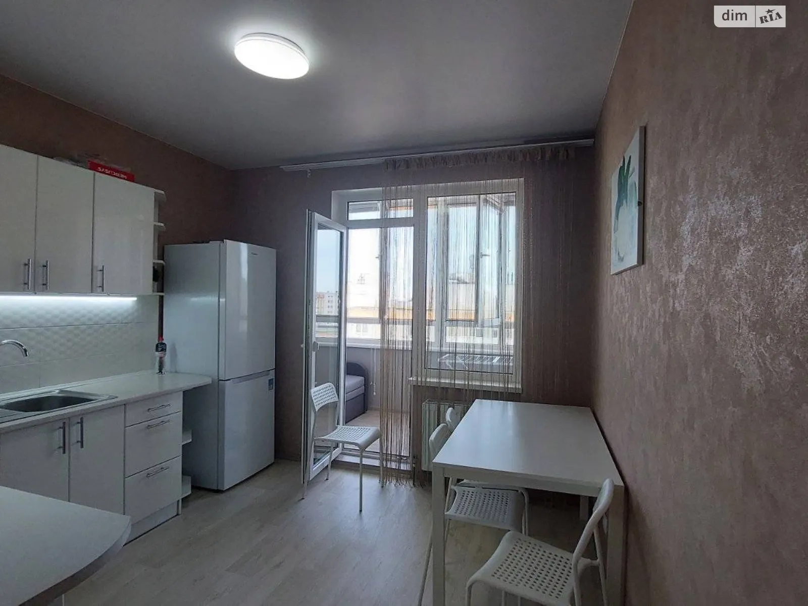 Продается 1-комнатная квартира 40.2 кв. м в Лиманке, мас. Радужный - фото 1