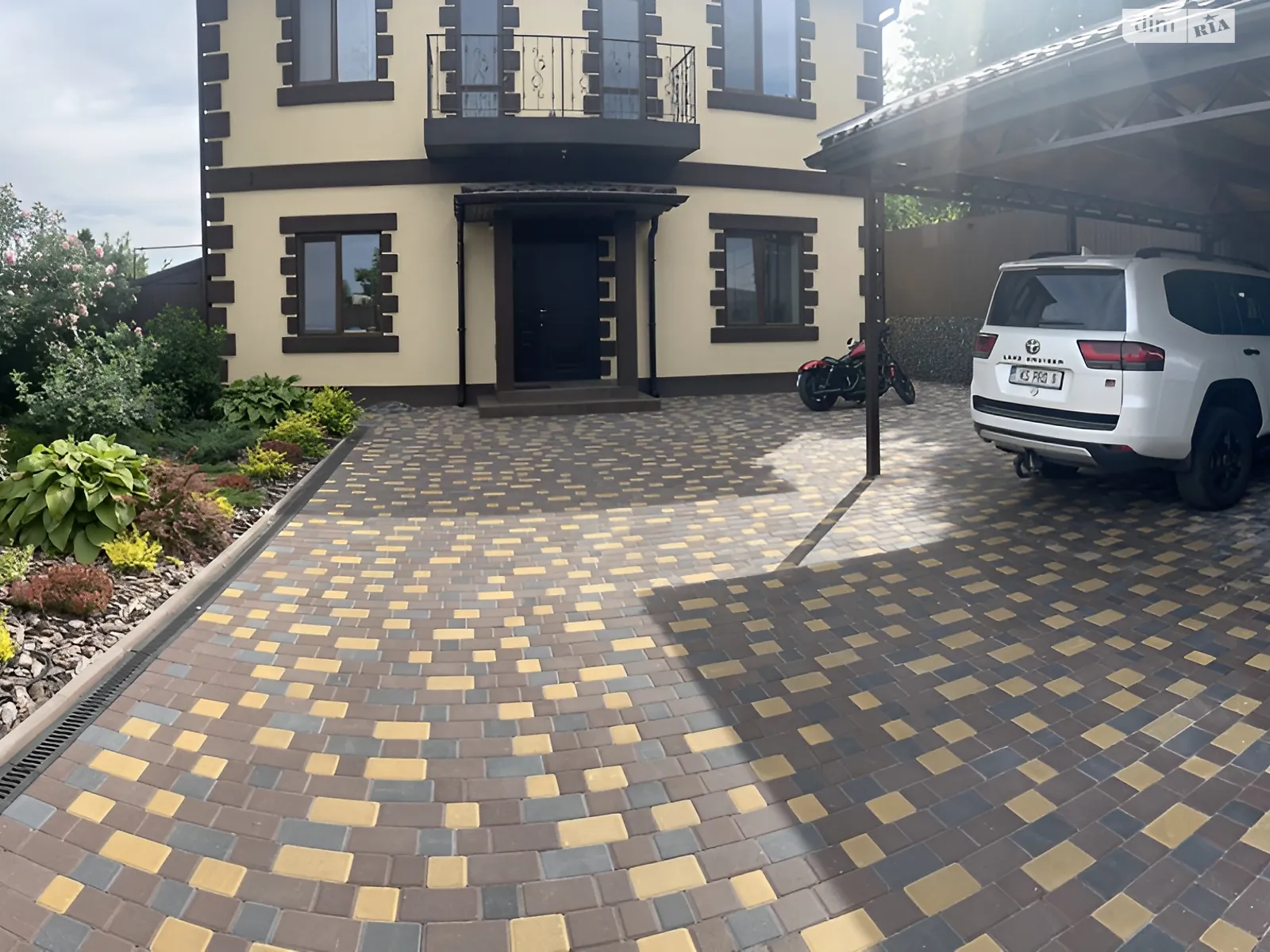 Продается дом на 2 этажа 215 кв. м с беседкой, цена: 280000 $ - фото 1