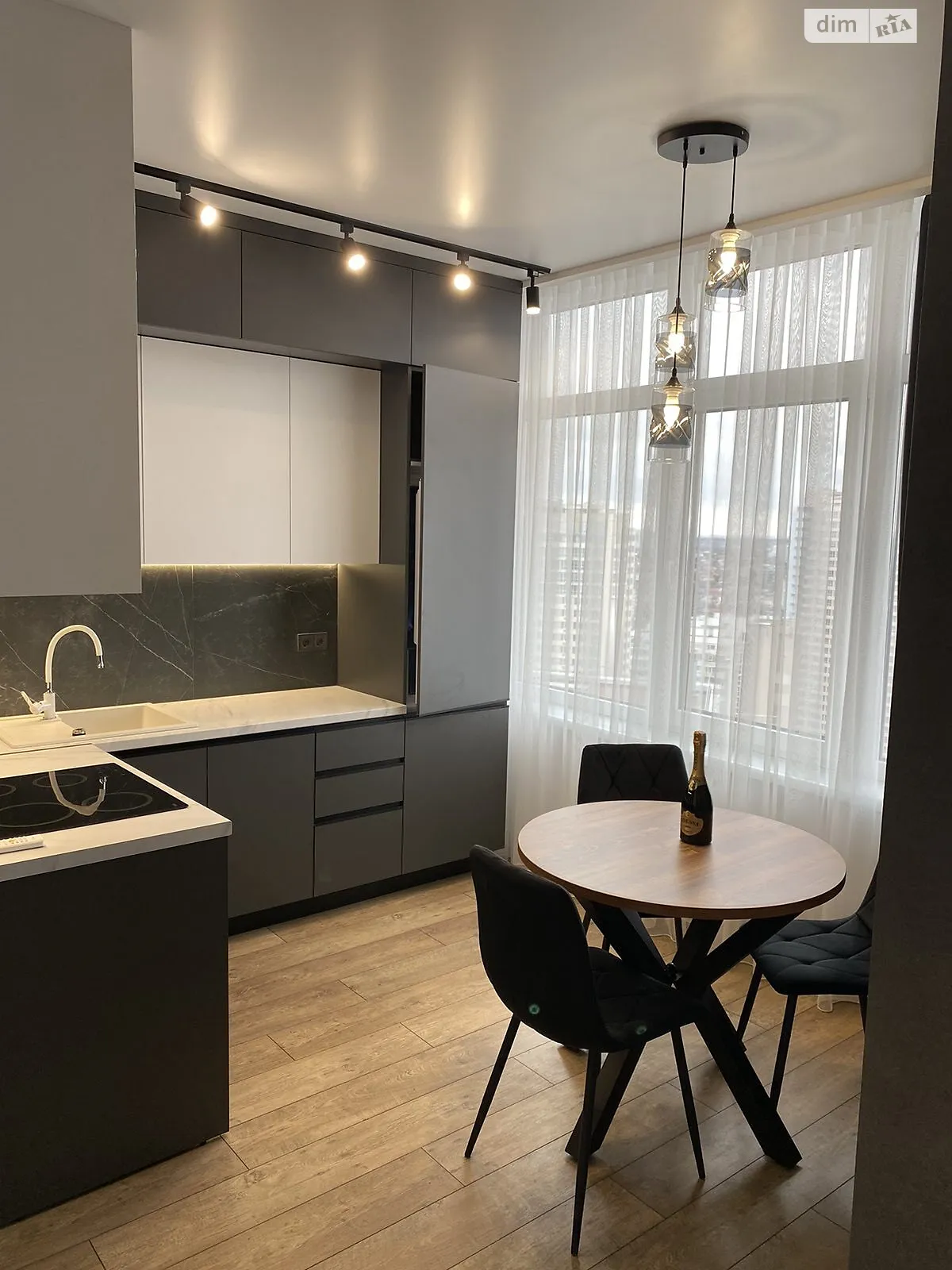 Продается 1-комнатная квартира 40 кв. м в Одессе, ул. Валерия Самофалова, 16/6 - фото 1