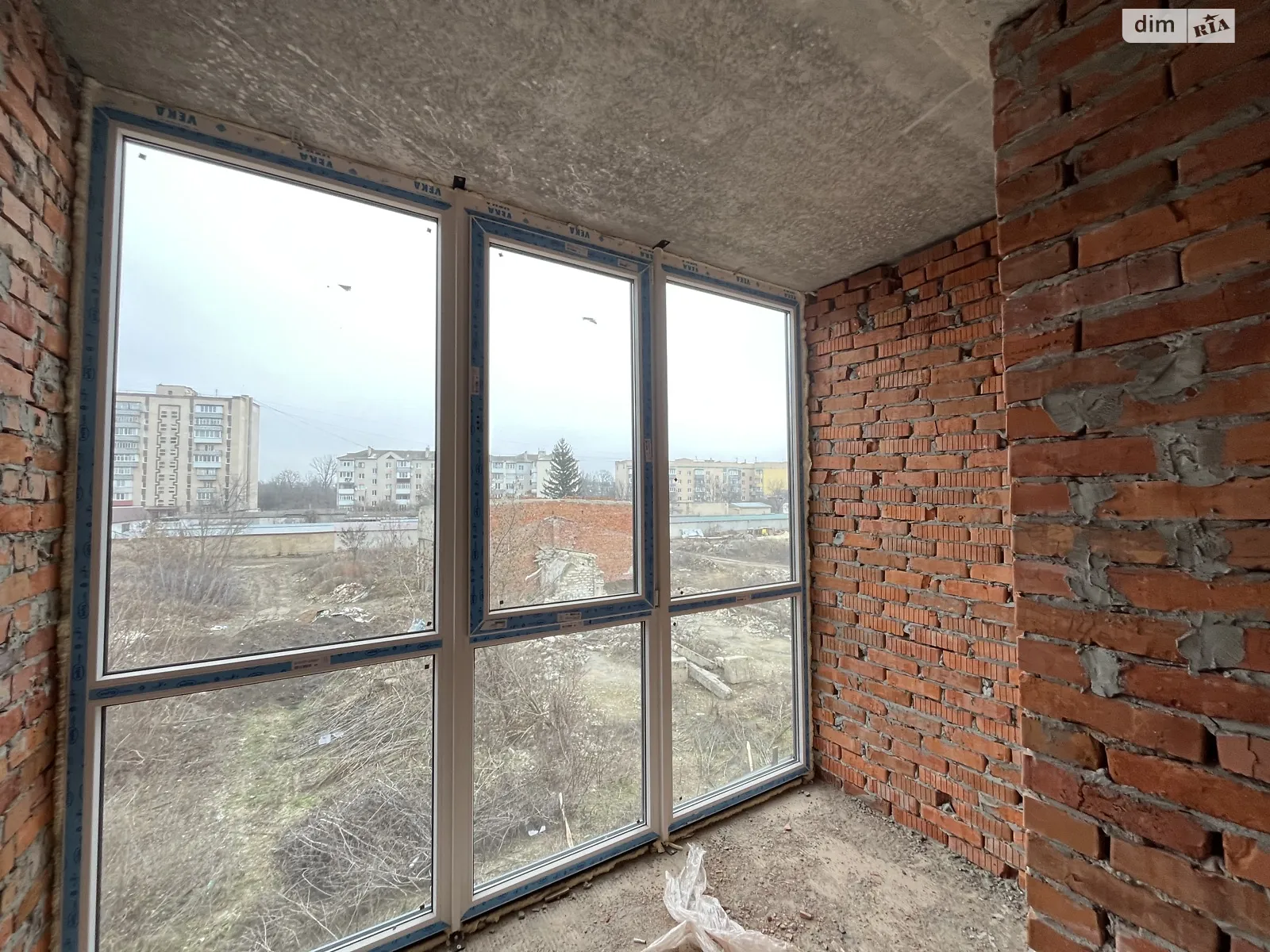 Продается 1-комнатная квартира 40.18 кв. м в Каменце-Подольском, ул. Патриарха Мстислава - фото 1