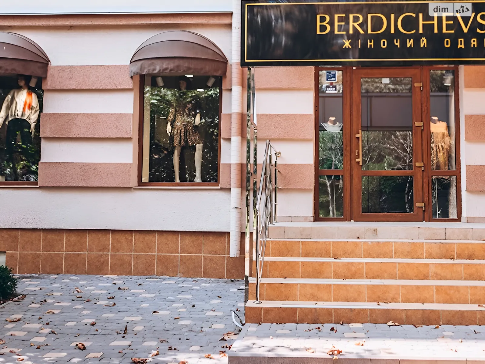 Сдается в аренду помещения свободного назначения 42.5 кв. м в 5-этажном здании, цена: 42000 грн - фото 1