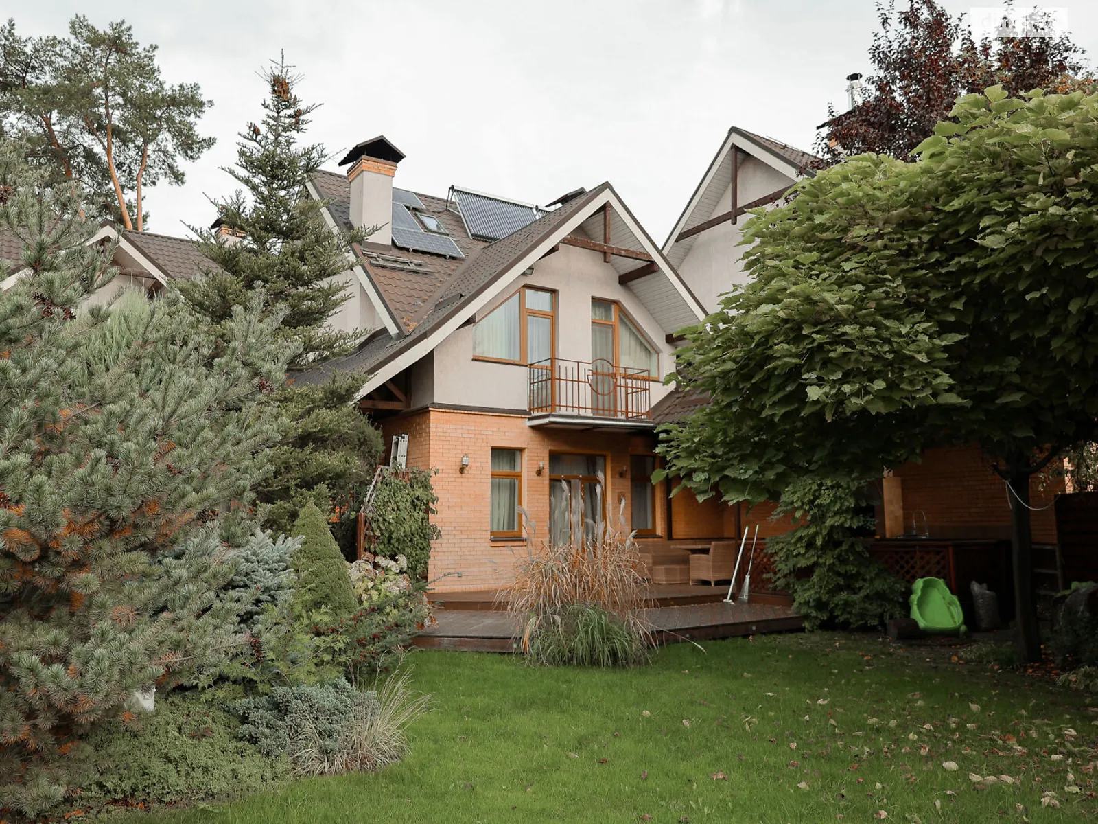 Сдается в аренду дом на 2 этажа 190.5 кв. м с балконом, цена: 1100 $ - фото 1