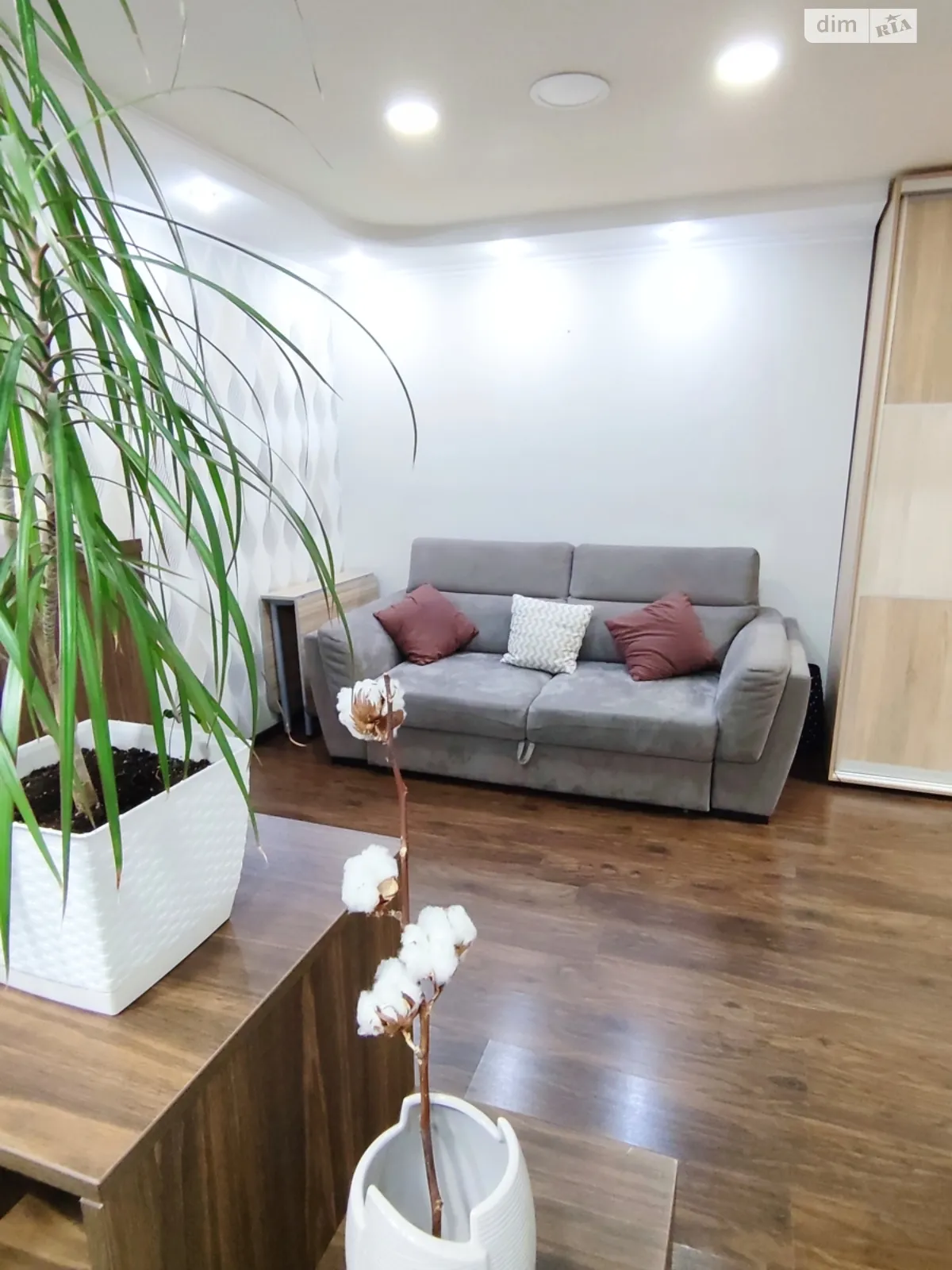 Продається 2-кімнатна квартира 45.2 кв. м у Слобожанському, вул. Василя Сухомлинського, 44 - фото 1