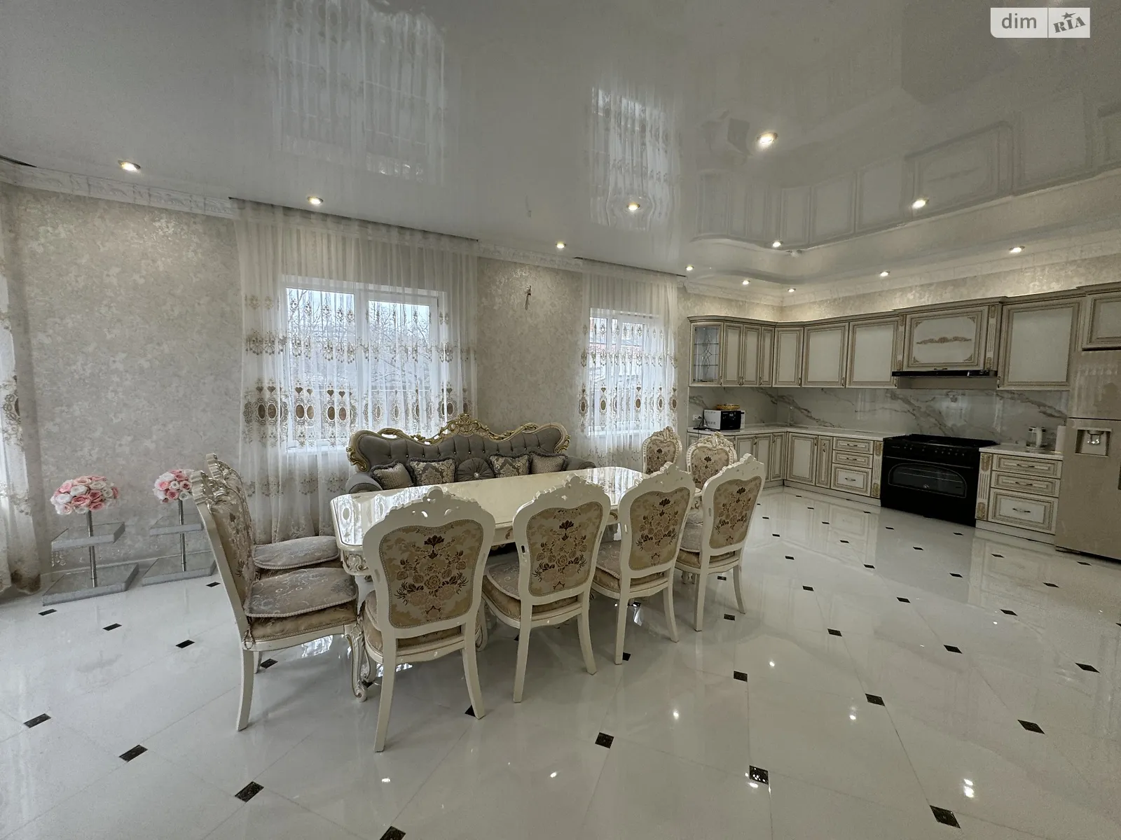 Продается дом на 2 этажа 150 кв. м с гаражом, цена: 150000 $ - фото 1