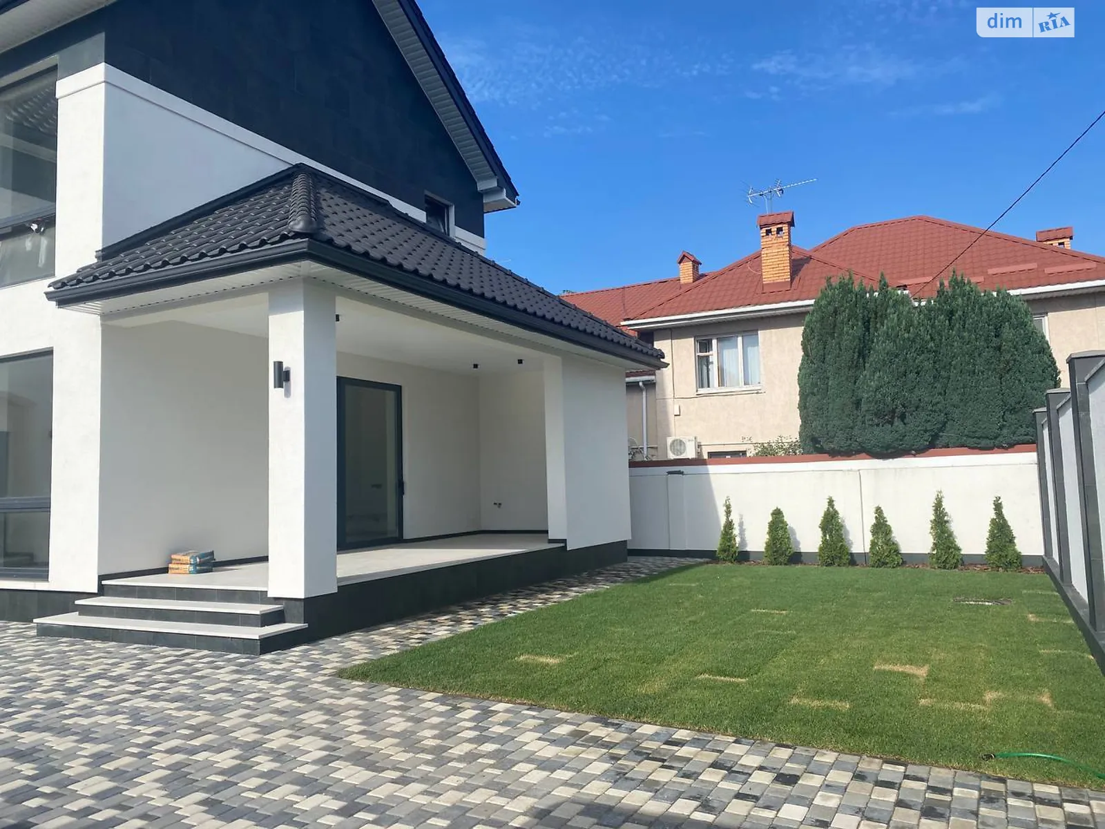 Продается дом на 2 этажа 200 кв. м с участком, цена: 435000 $ - фото 1