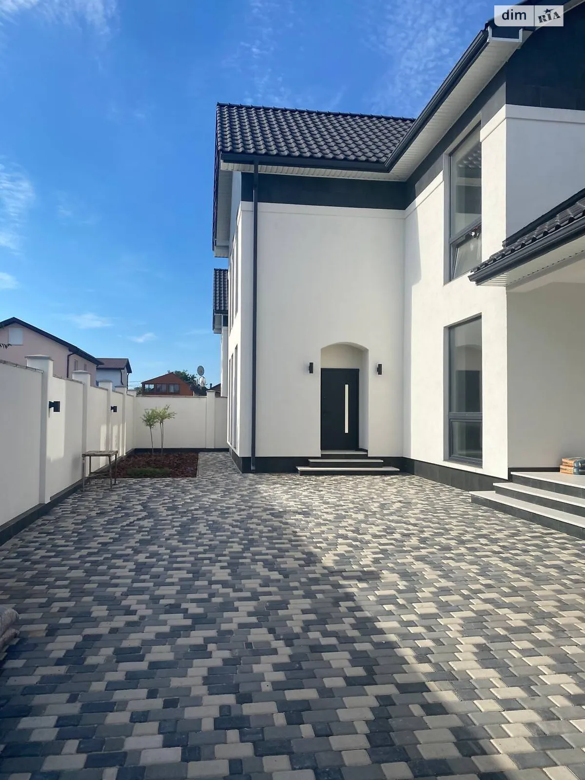 Продается дом на 2 этажа 200 кв. м с верандой, цена: 435000 $ - фото 1