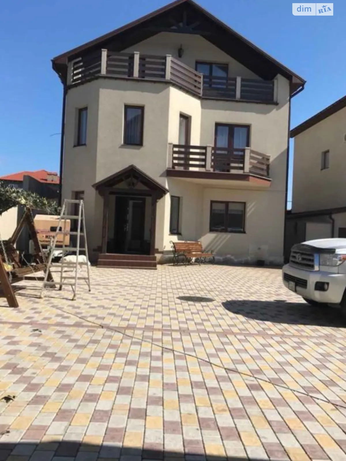 Здається в оренду будинок 3 поверховий 250 кв. м з бесідкою, цена: 1000 $ - фото 1