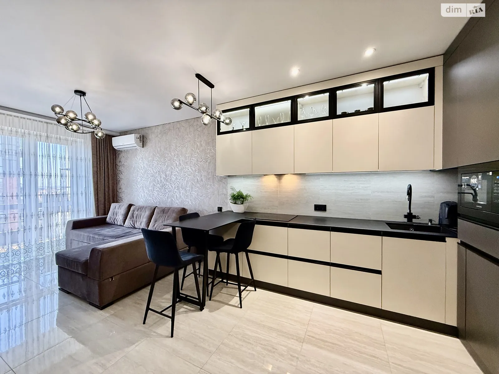 Продается 1-комнатная квартира 41 кв. м в Ужгороде, цена: 79999 $ - фото 1
