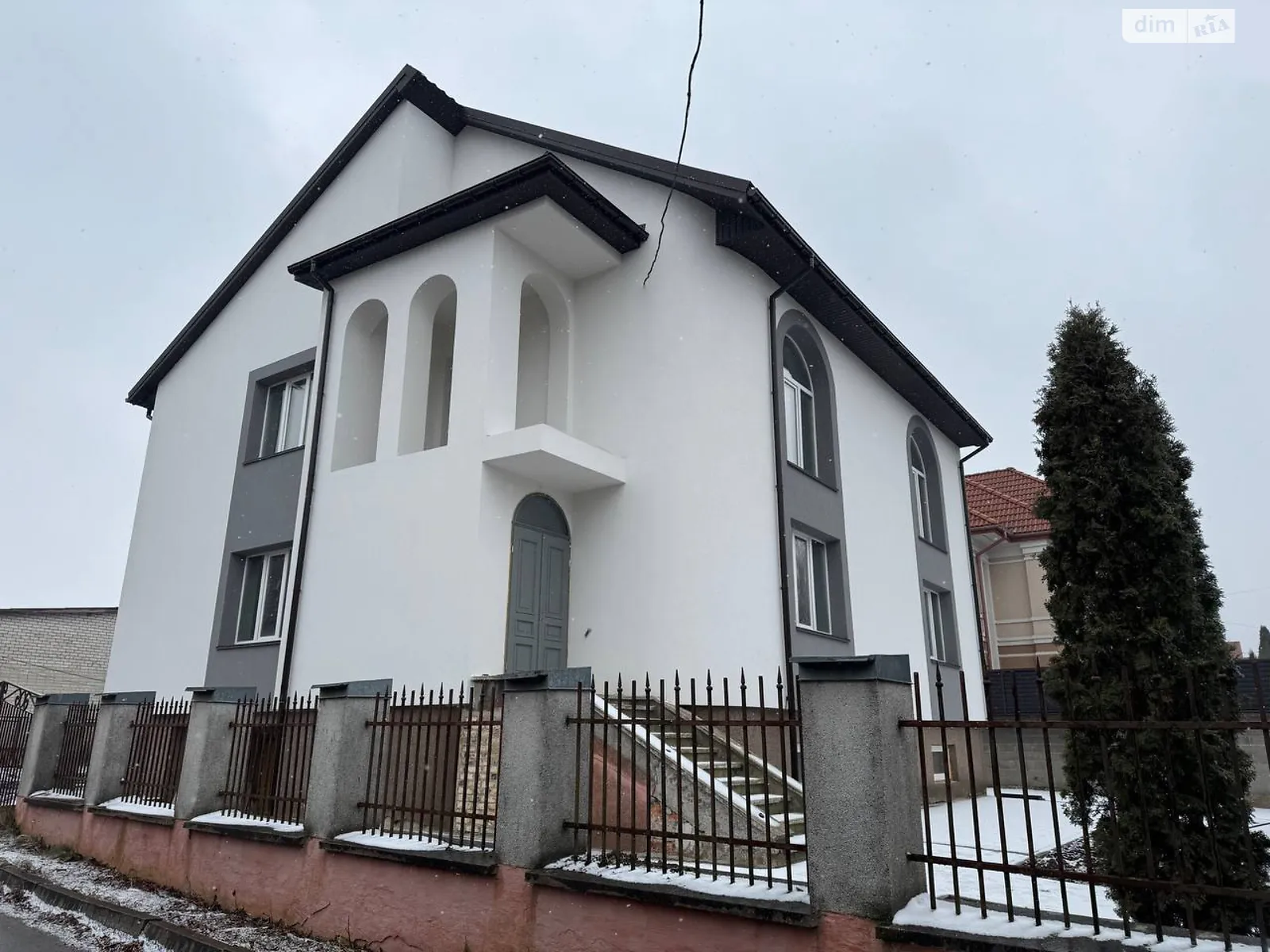 Продается дом на 2 этажа 300 кв. м с баней/сауной, цена: 225000 $ - фото 1