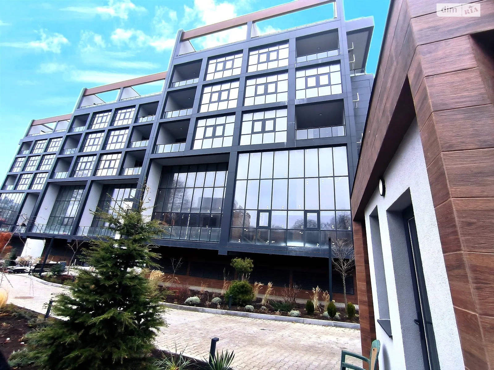 Продається 2-кімнатна квартира 95.7 кв. м у Одесі, вул. Рєпіна, 1Б - фото 1