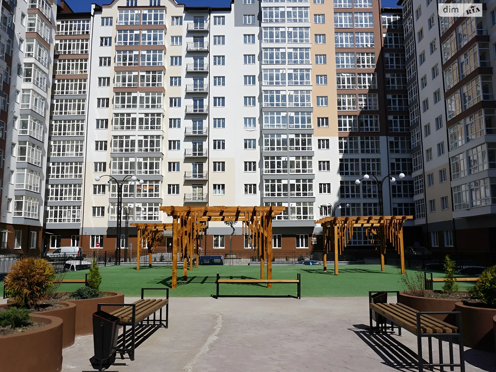 Продается 1-комнатная квартира 42.6 кв. м в Ивано-Франковске, ул. Высочана Семена, 18 корпус 15 - фото 1