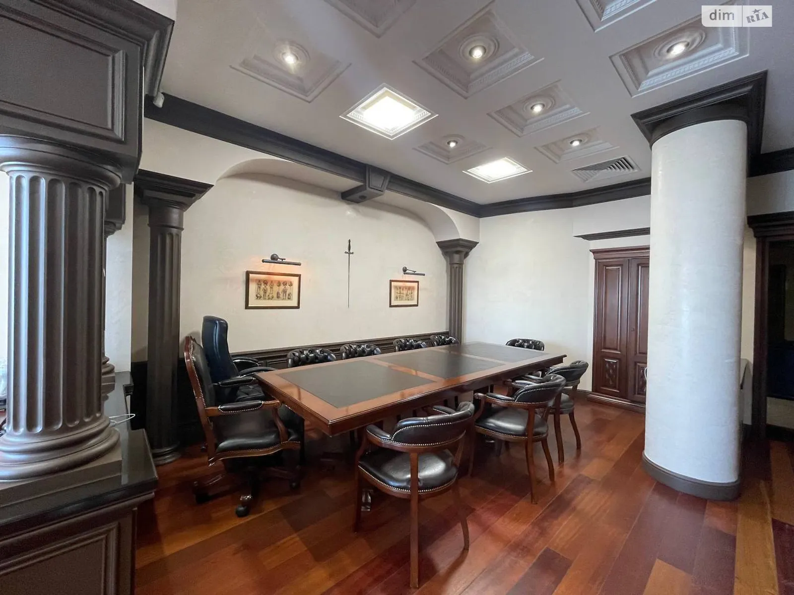 Сдается в аренду офис 207 кв. м в бизнес-центре, цена: 3700 $ - фото 1