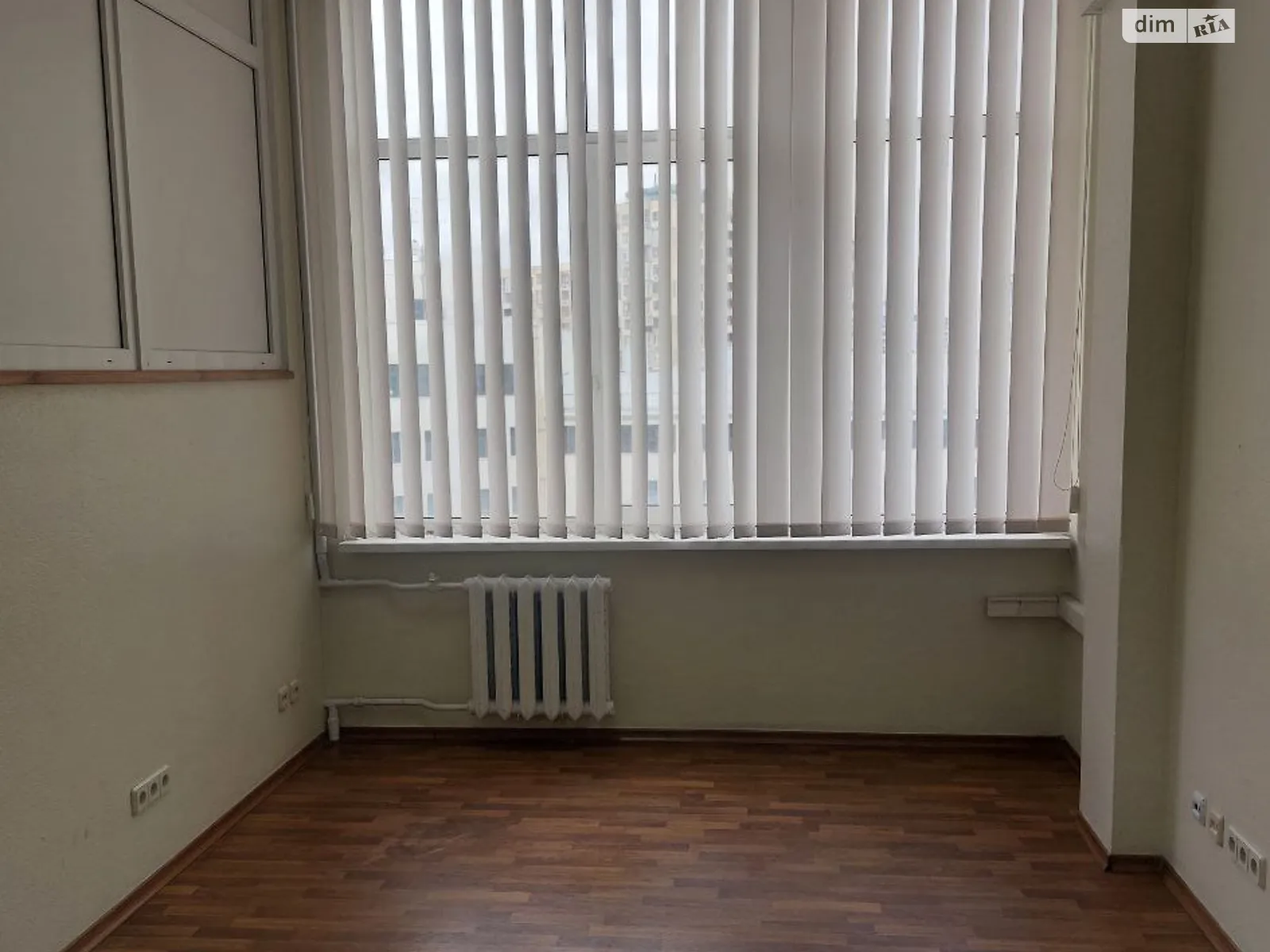 Сдается в аренду офис 63 кв. м в бизнес-центре, цена: 750 $ - фото 1