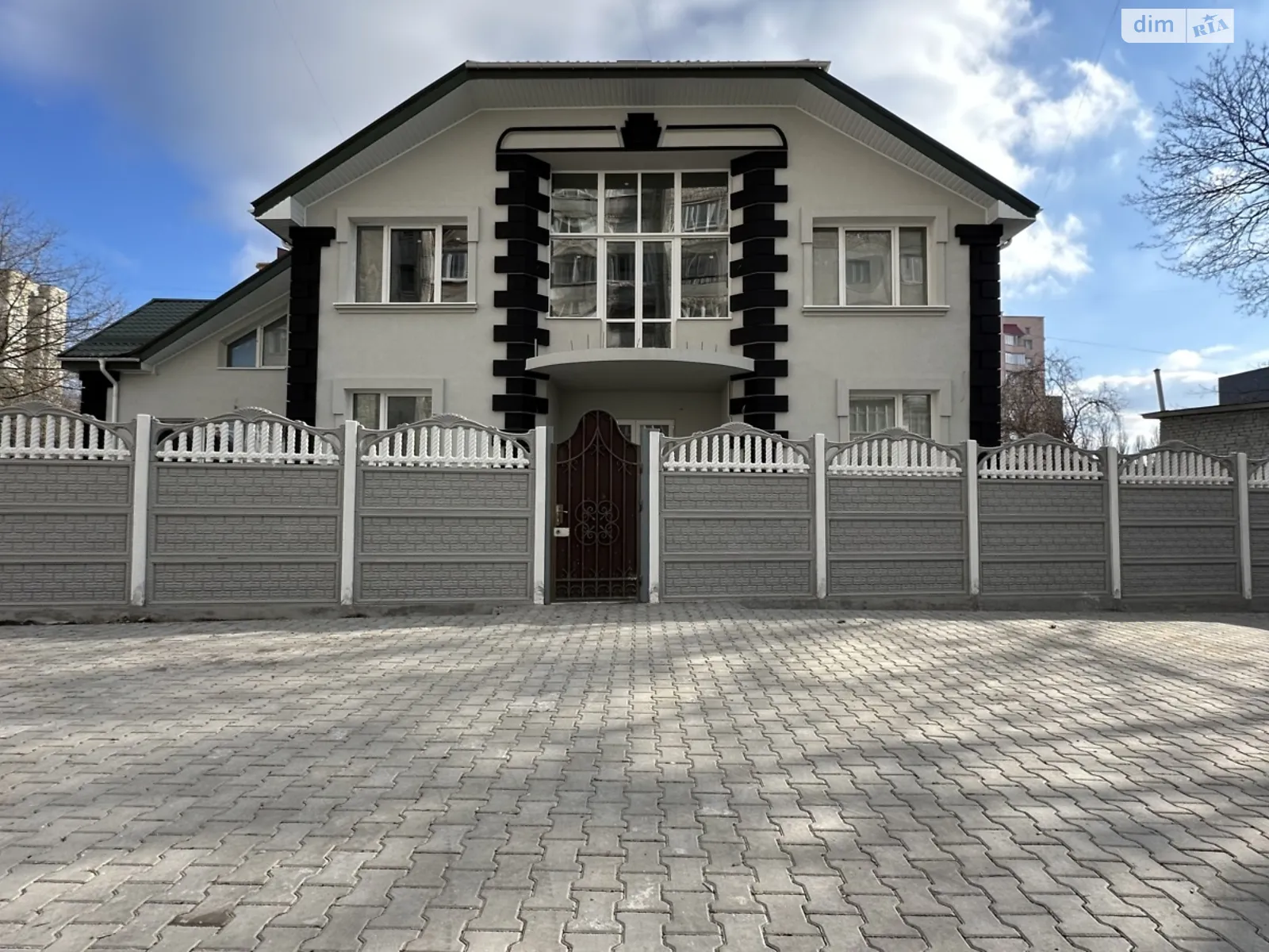 Продається будинок 3 поверховий 600 кв. м з мансардою, цена: 650000 $ - фото 1