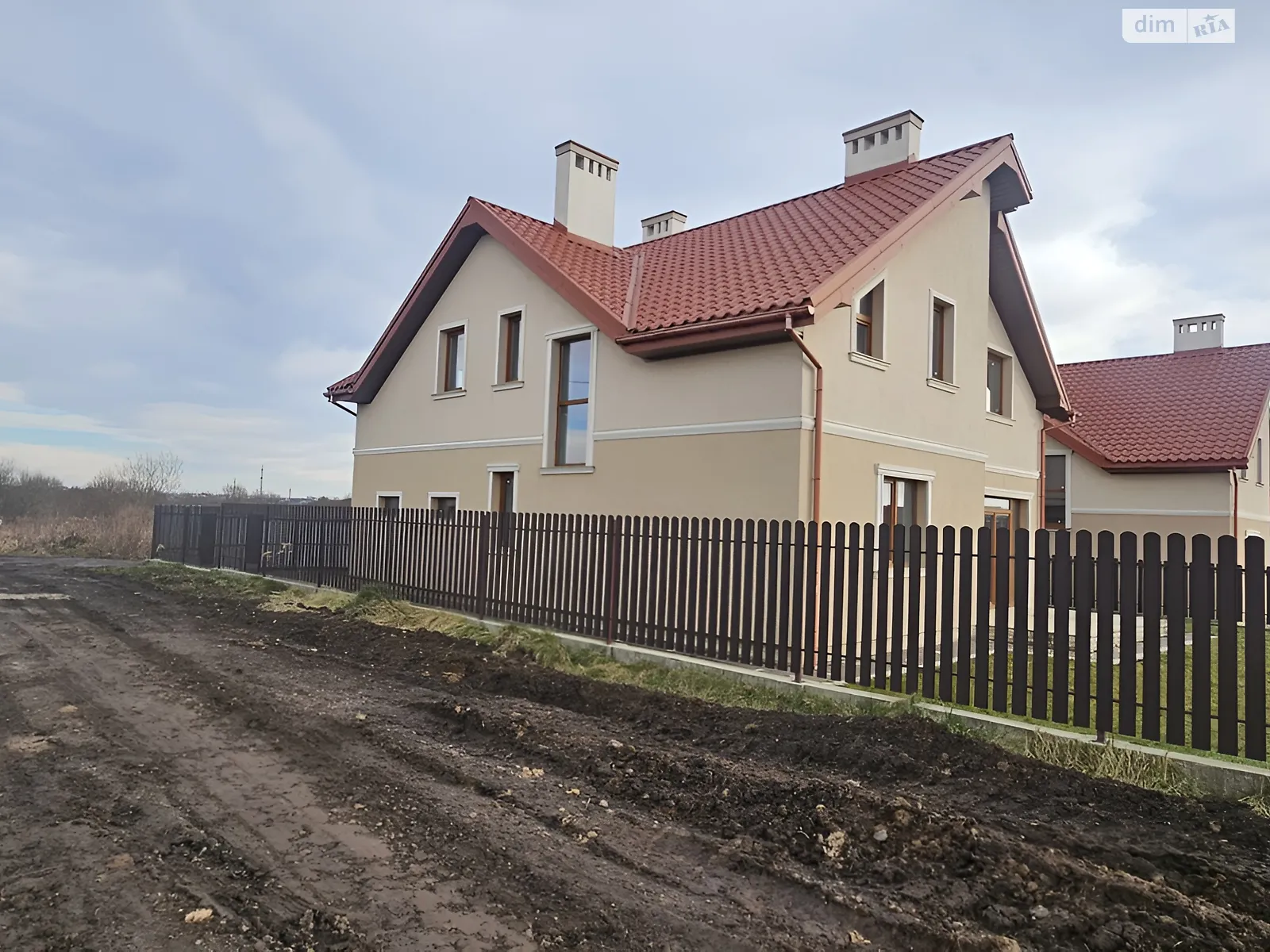 Продается дом на 2 этажа 197 кв. м с камином, цена: 149000 $ - фото 1
