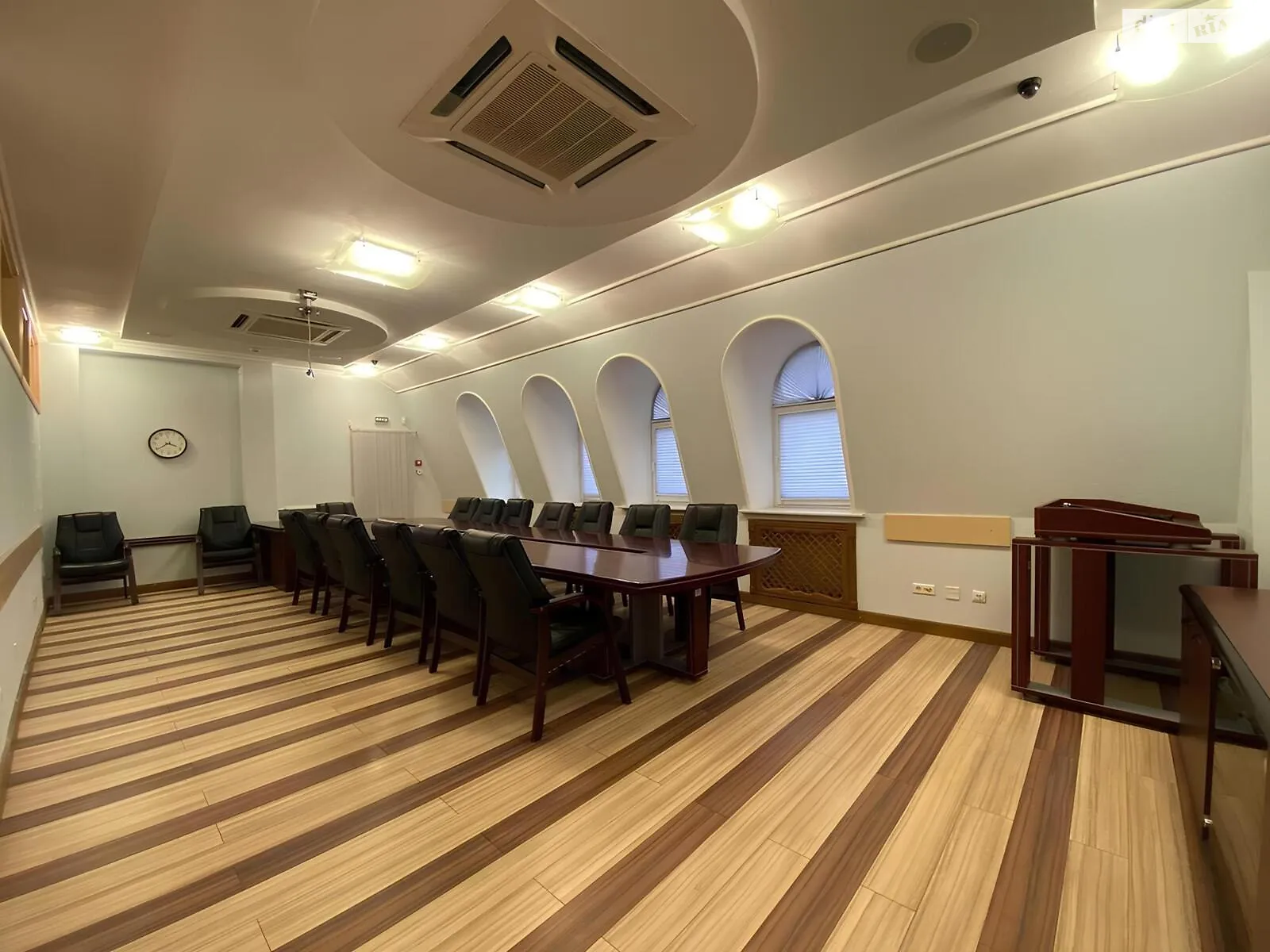 Сдается в аренду офис 1700 кв. м в бизнес-центре, цена: 25000 $ - фото 1