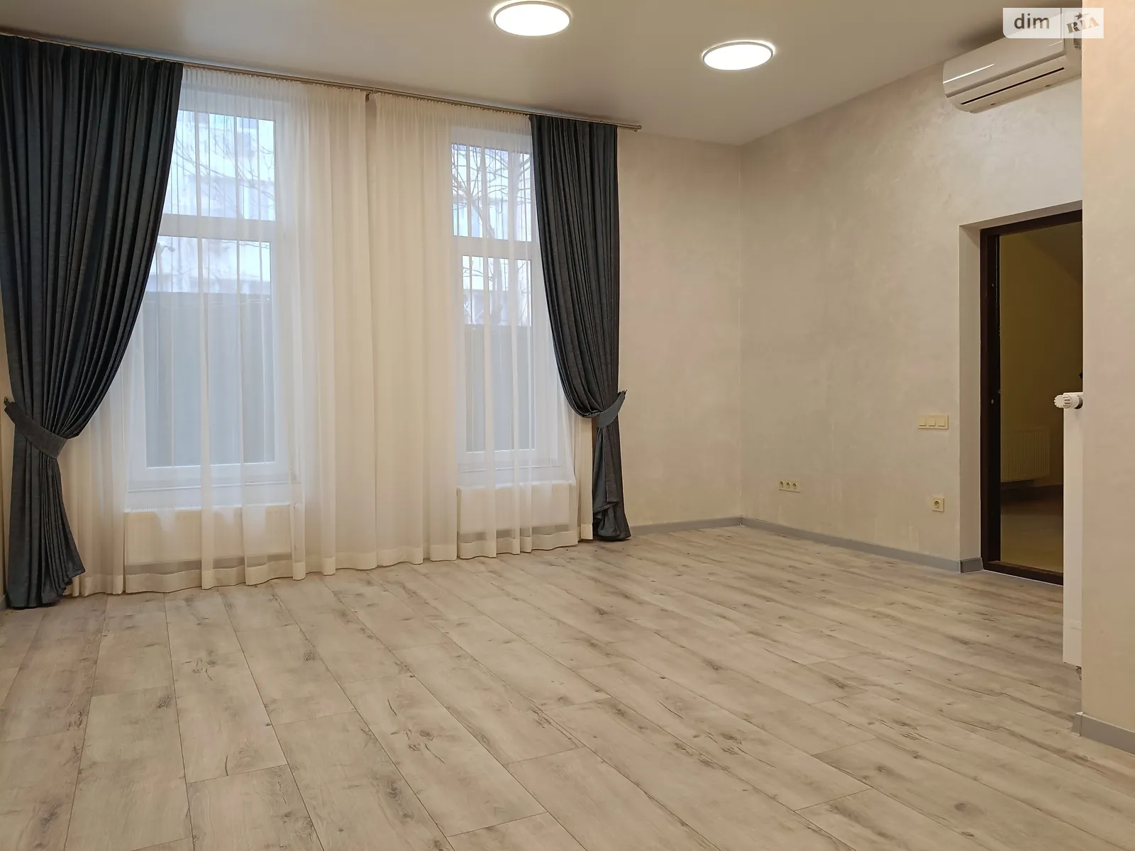 Продается 1-комнатная квартира 35 кв. м в Крыжановка, ул. Защитников Украины(Генерала Бочарова) - фото 1