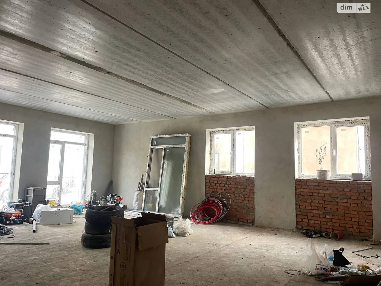 Продається приміщення вільного призначення 93 кв. м в 4-поверховій будівлі, цена: 93000 $ - фото 1