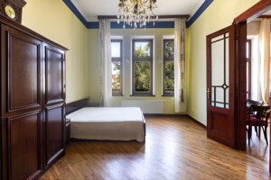 Продаж квартири, Львів, р‑н. Центр, Князя Романа вулиця