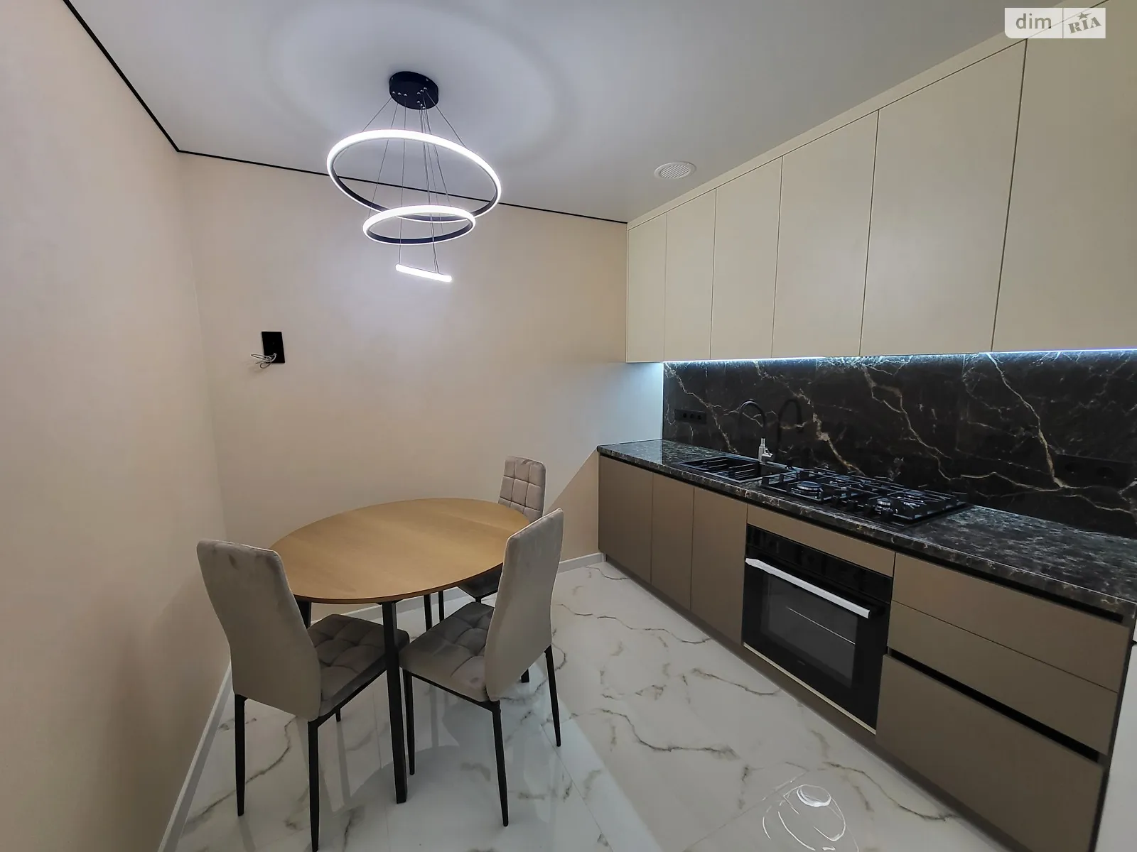 2-кімнатна квартира 56 кв. м у Тернополі, вул. Київська - фото 1