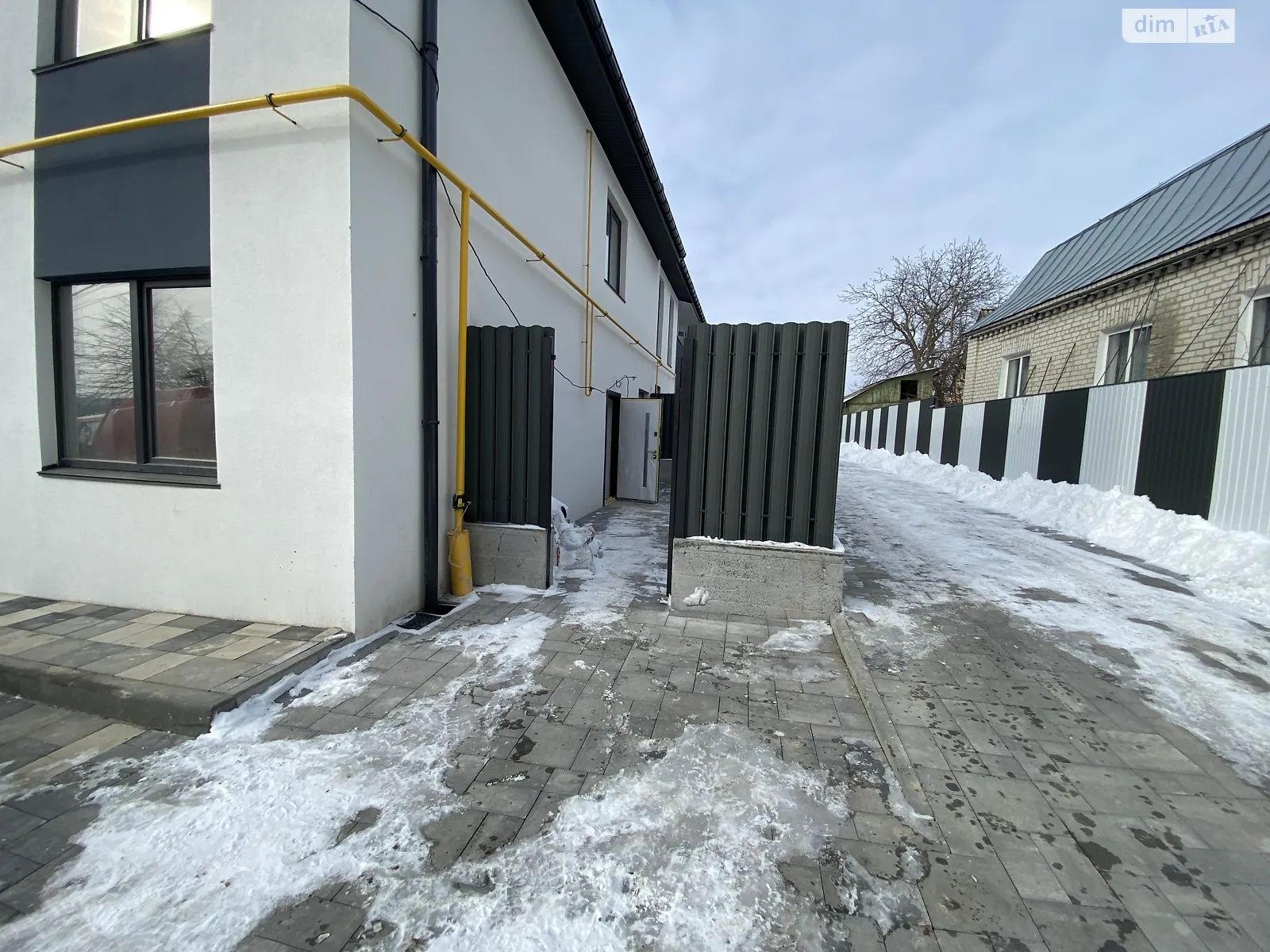 Продається 2-кімнатна квартира 46.8 кв. м у Гостомелі, вул. Остромирська, 27 - фото 1