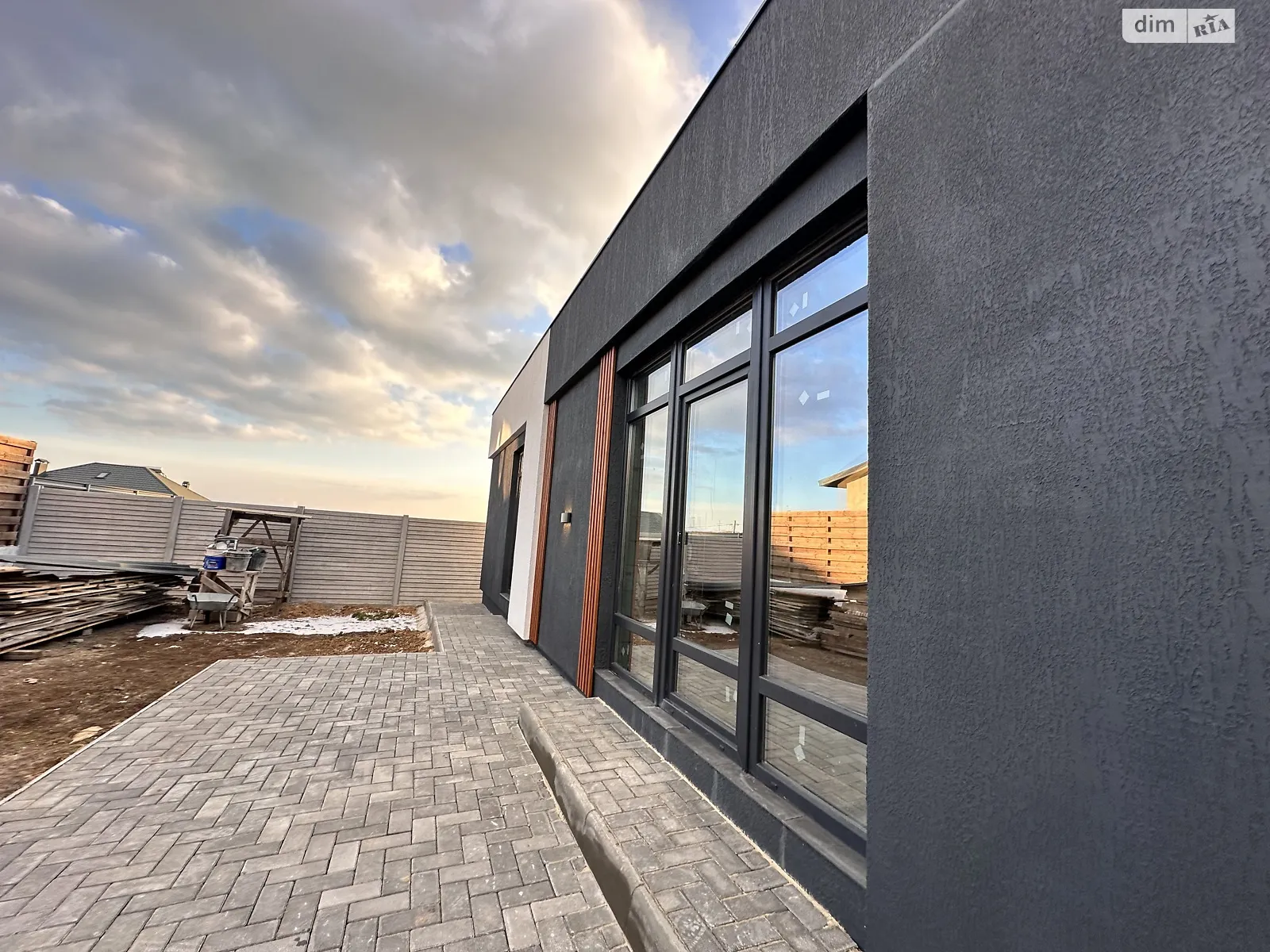Продается одноэтажный дом 114.1 кв. м с гаражом, цена: 103000 $ - фото 1
