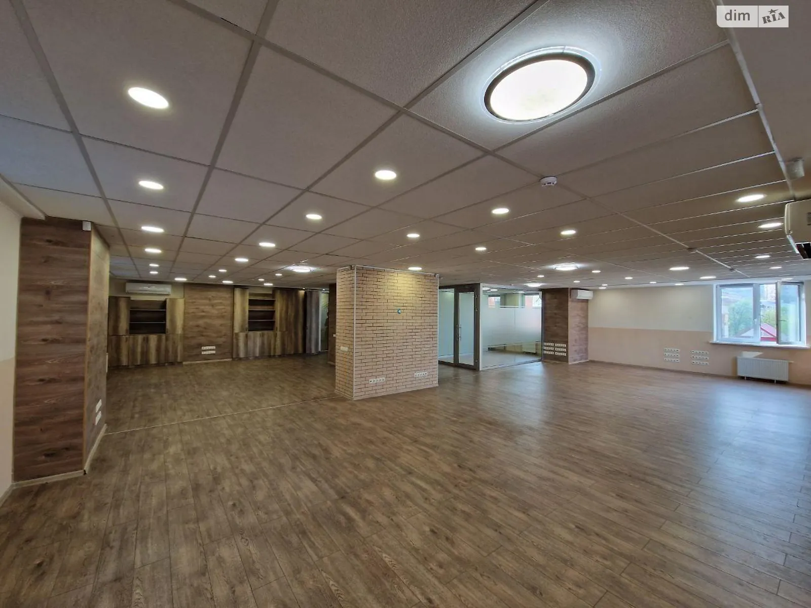 Сдается в аренду офис 1100 кв. м в бизнес-центре, цена: 20500 $ - фото 1