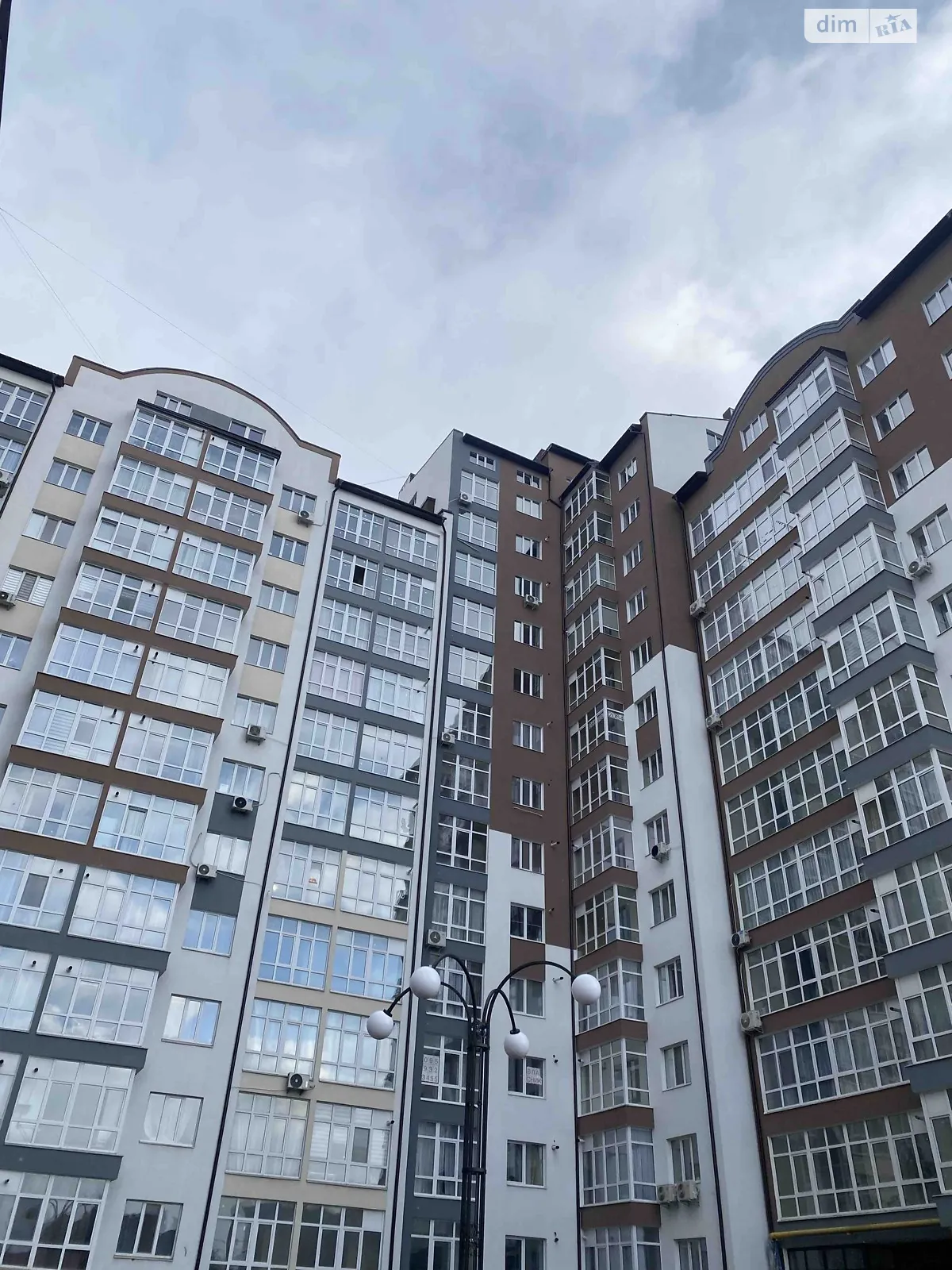 Продается 2-комнатная квартира 75.3 кв. м в Ивано-Франковске, ул. Высочана Семена, 20 - фото 1