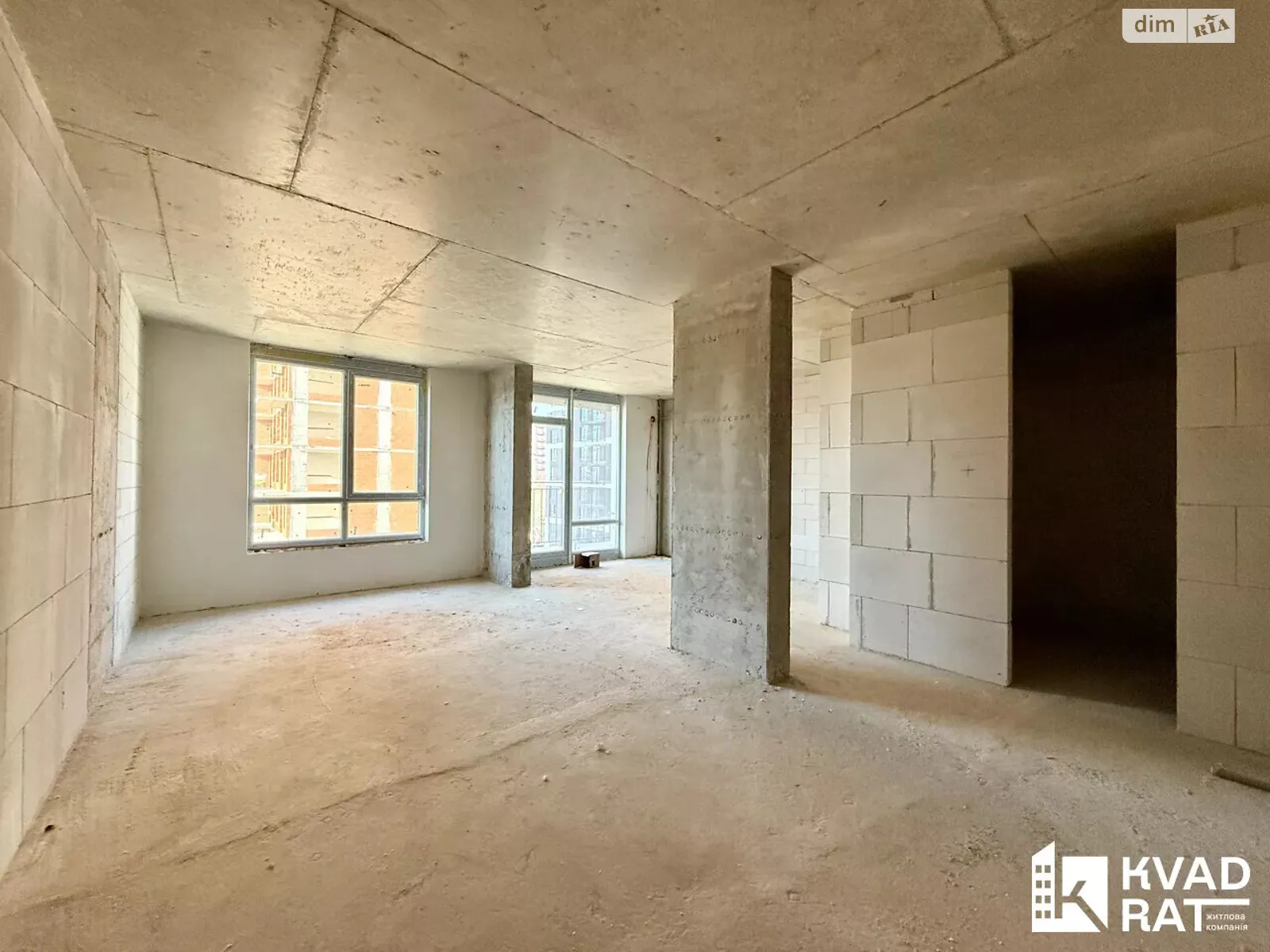 Продается 1-комнатная квартира 45 кв. м в Ивано-Франковске, ул. Крайковского - фото 1