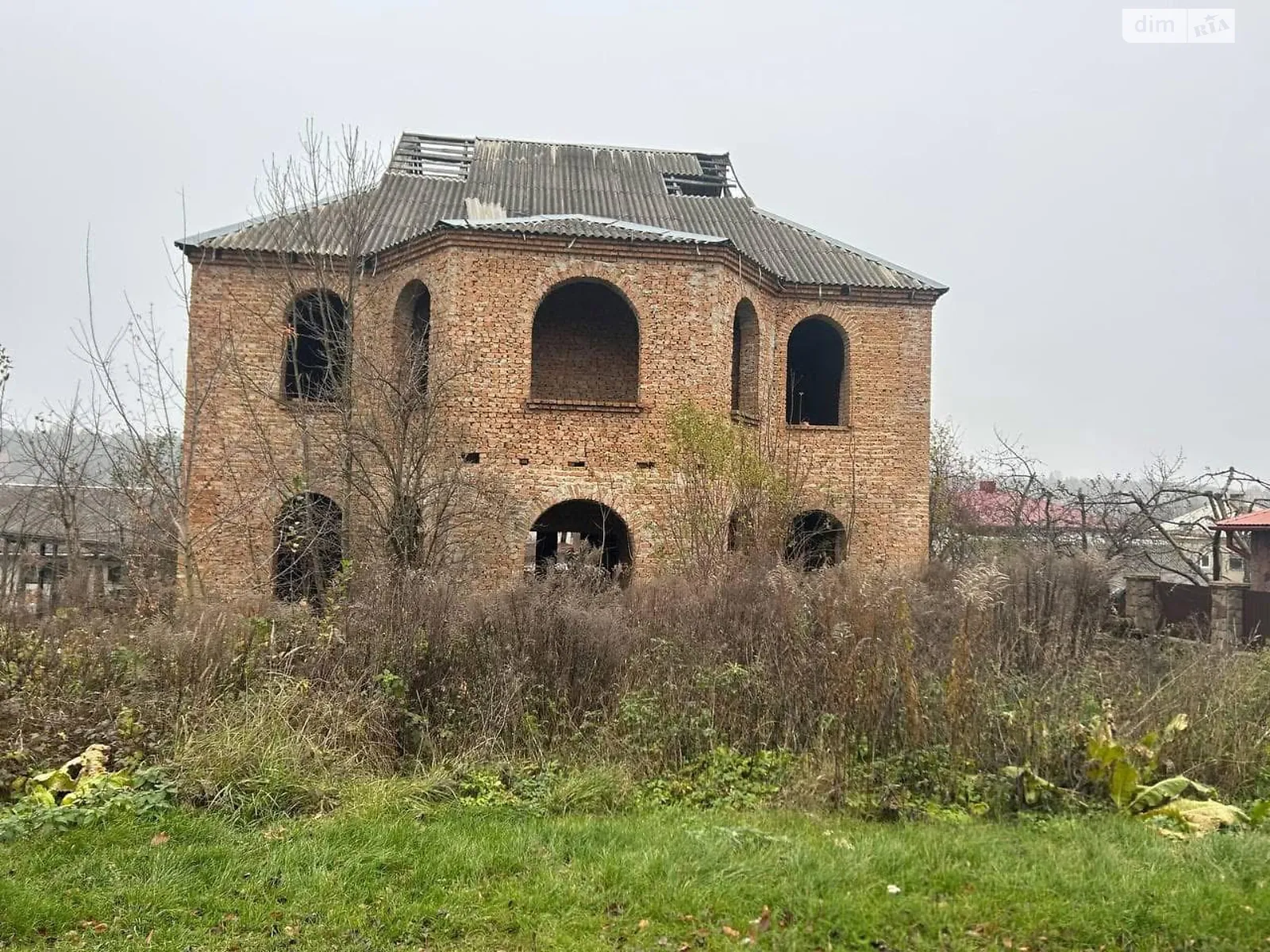 Продается дом на 2 этажа 304.7 кв. м с верандой, цена: 14000 $ - фото 1