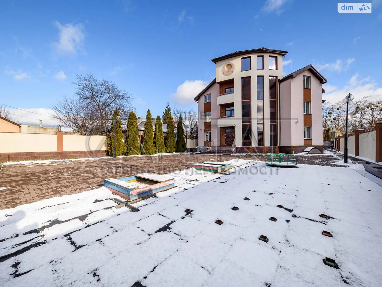 Продається офіс 928.4 кв. м в бізнес-центрі, цена: 2000000 € - фото 1