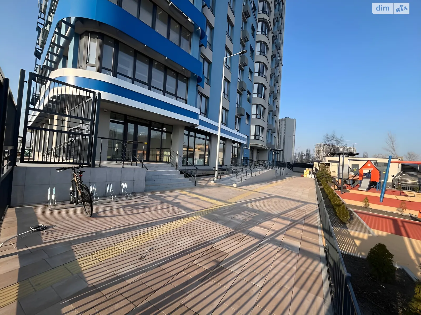 Здається в оренду офіс 90 кв. м в бізнес-центрі, цена: 1500 $ - фото 1