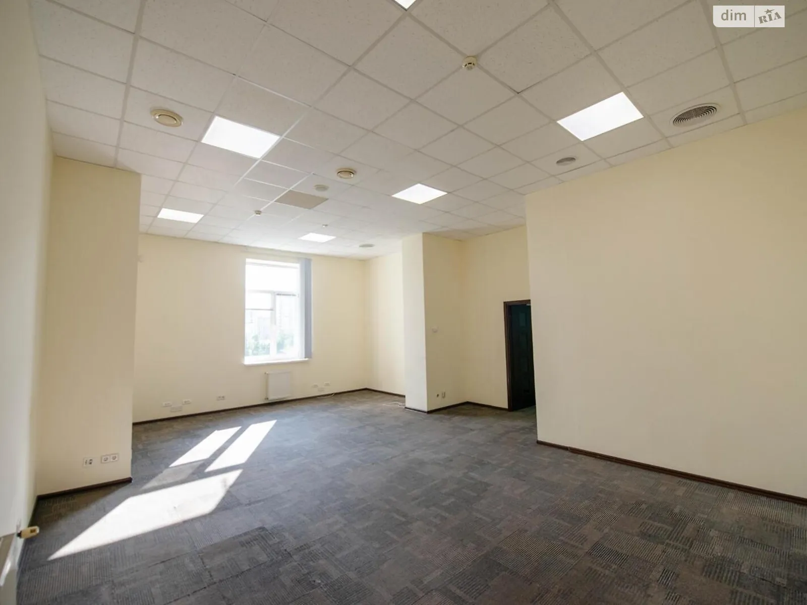Сдается в аренду офис 370 кв. м в бизнес-центре, цена: 6500 $ - фото 1