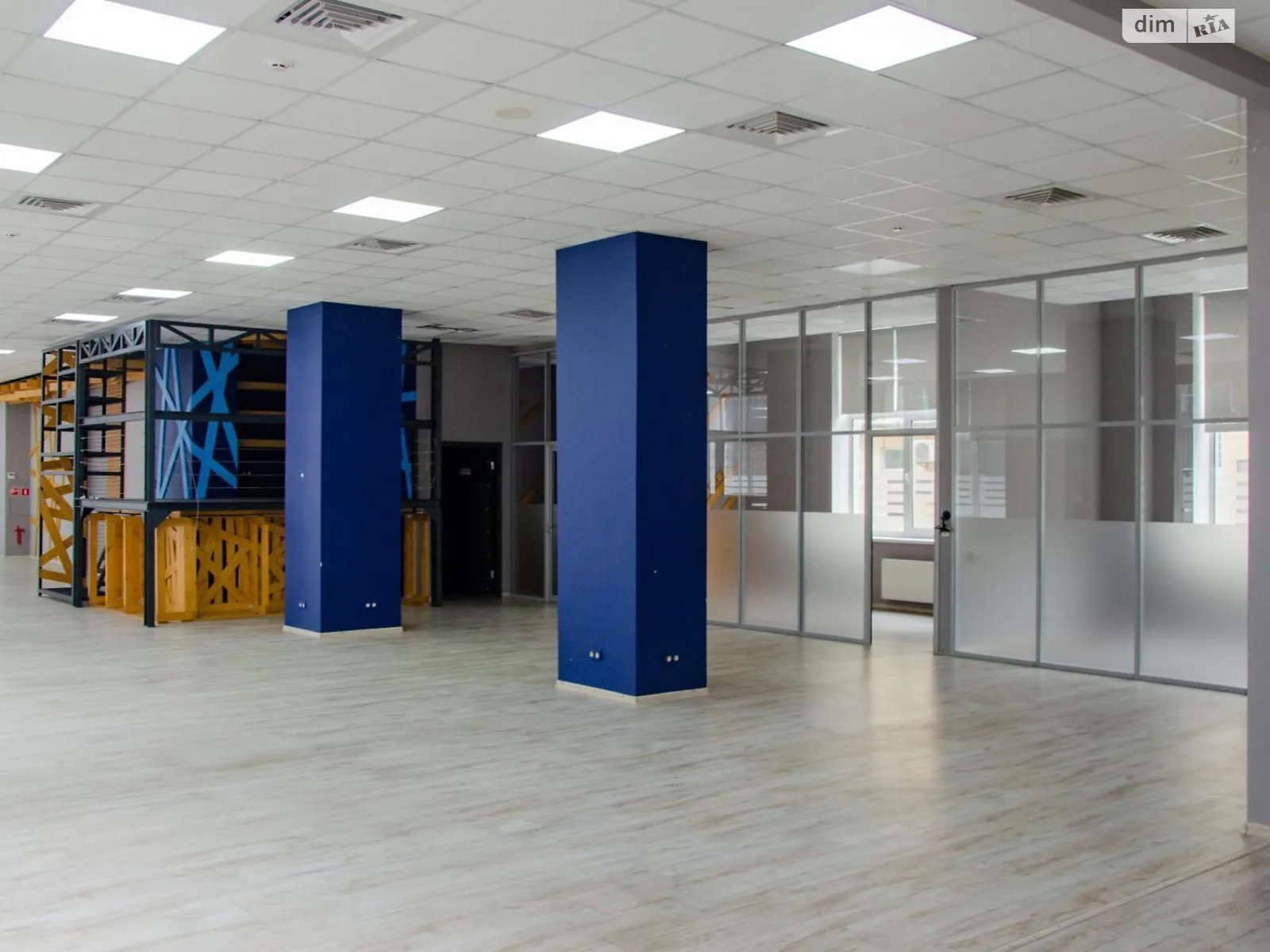 Сдается в аренду офис 750 кв. м в бизнес-центре, цена: 13250 $ - фото 1