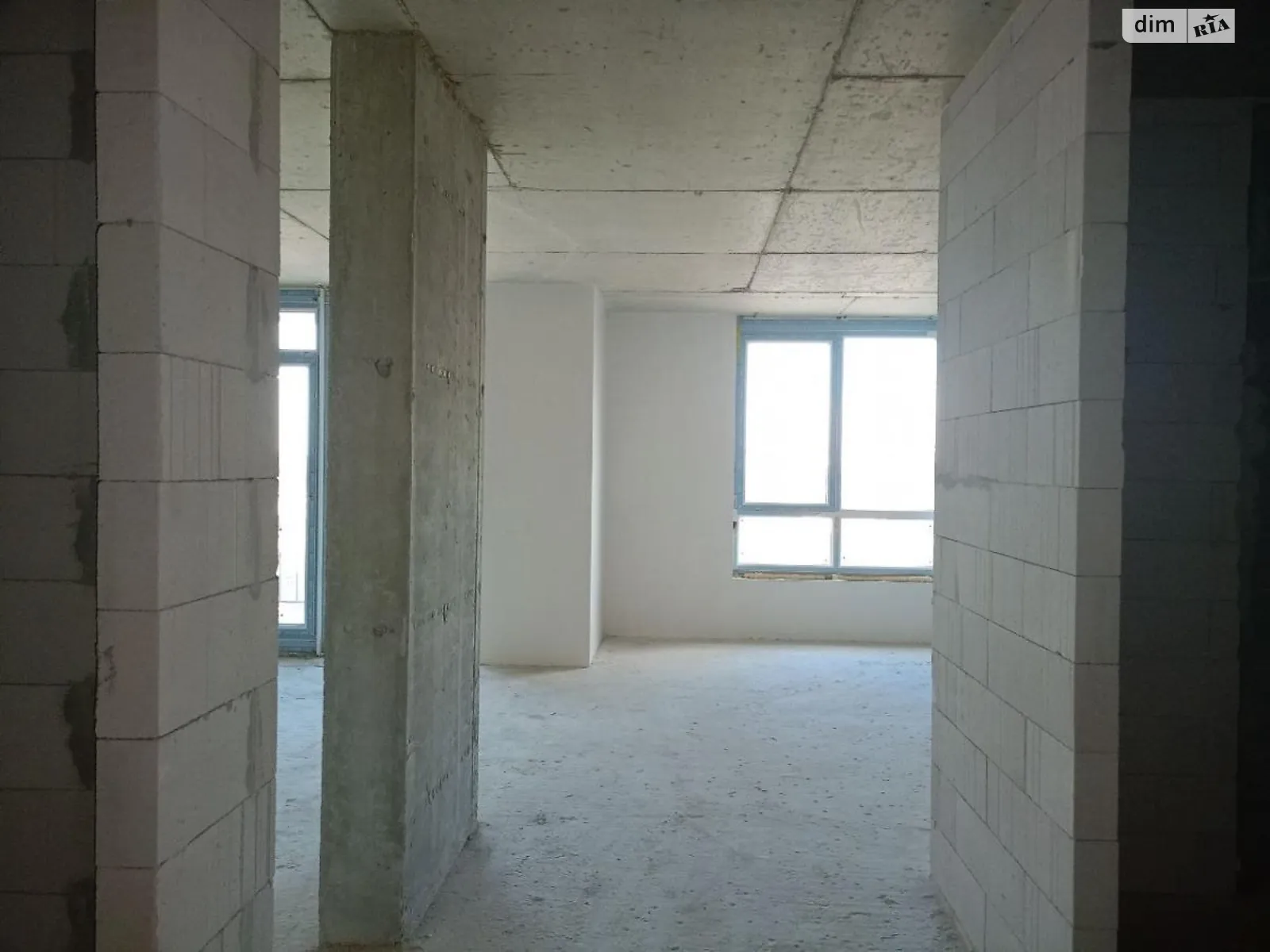 Продается 1-комнатная квартира 54 кв. м в Ивано-Франковске, ул. Крайковского, 1А - фото 1