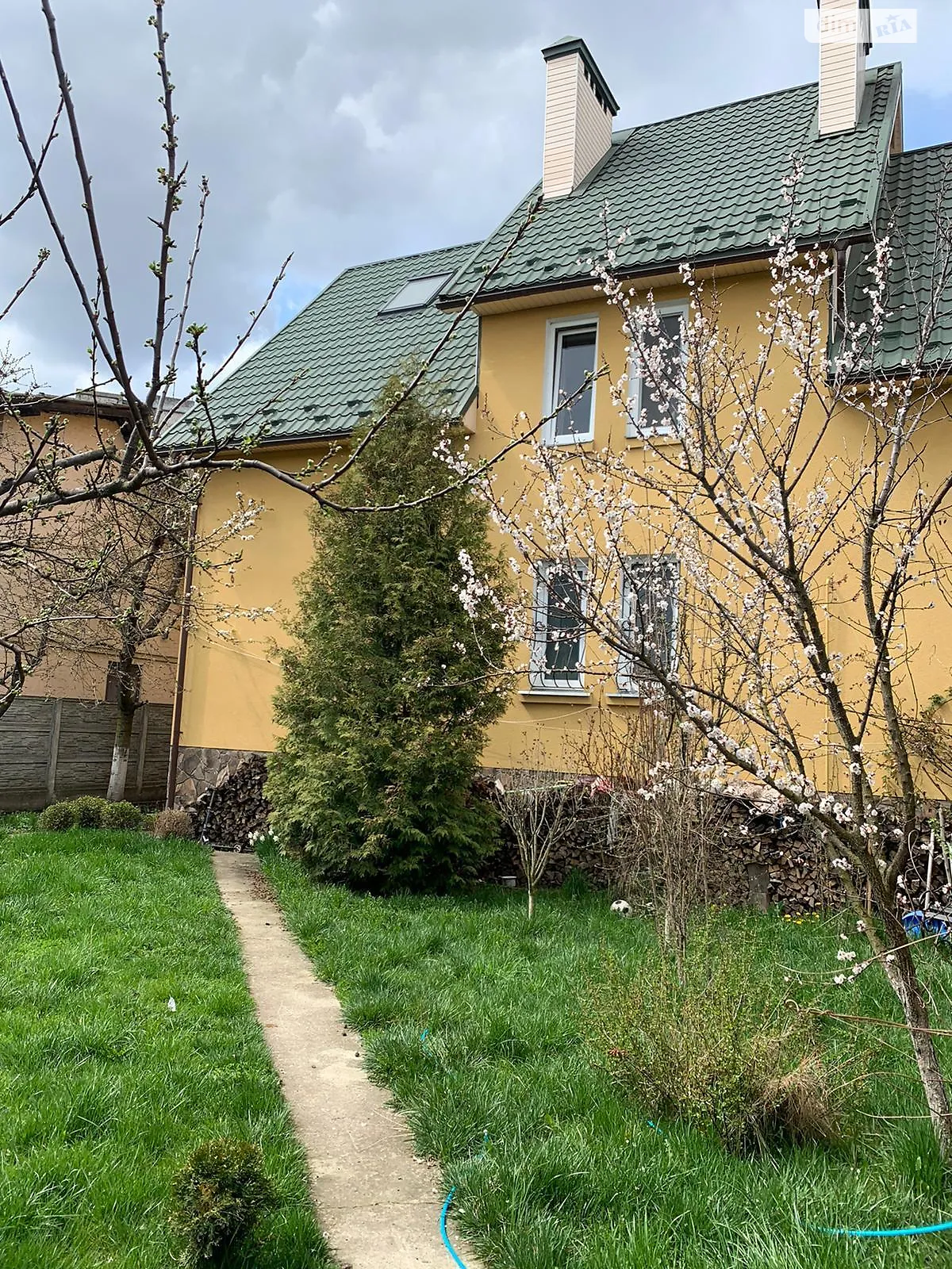 Продается дом на 3 этажа 301.8 кв. м с верандой, цена: 300000 $ - фото 1