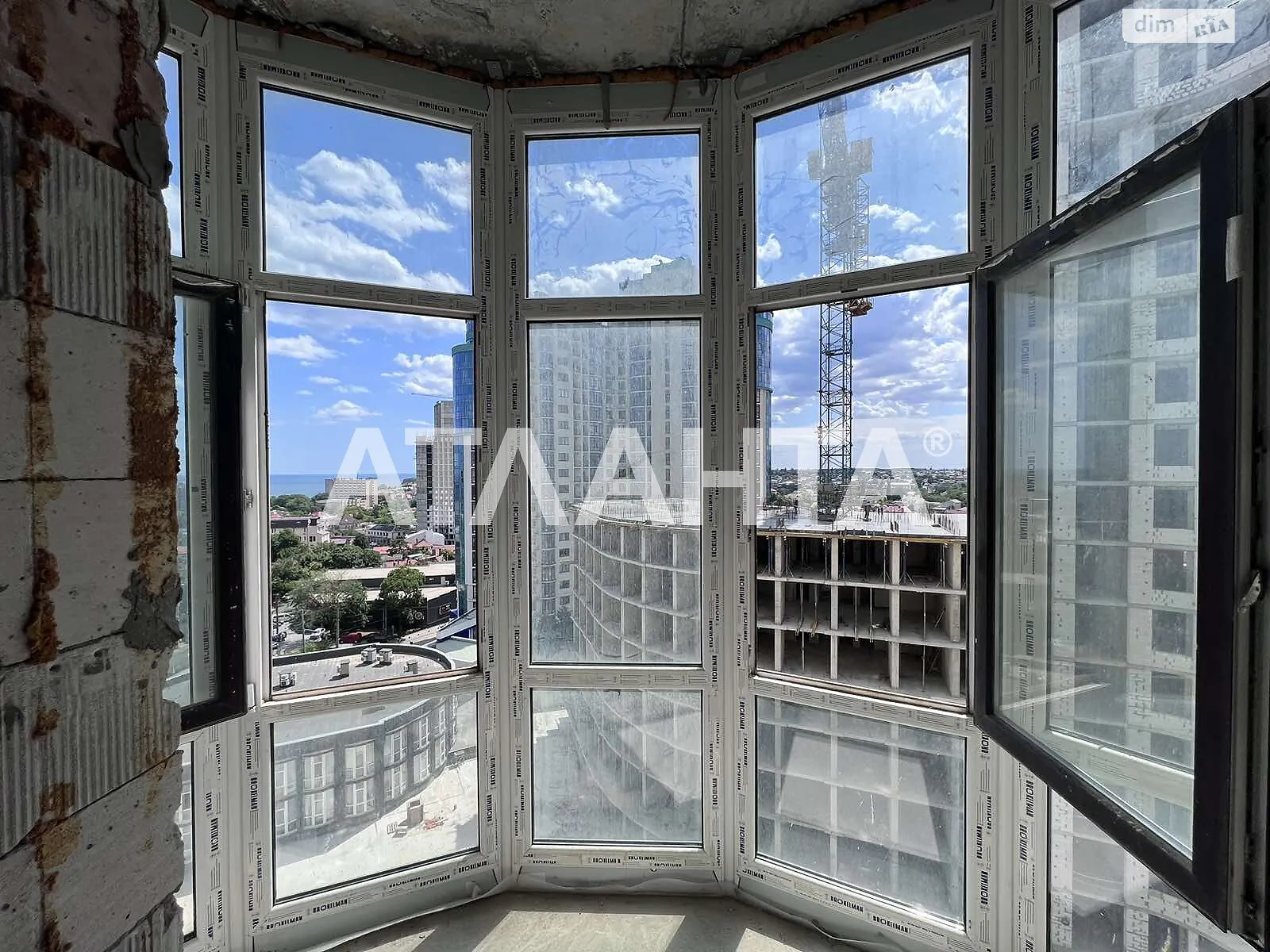 Продается 1-комнатная квартира 63 кв. м в Одессе, Фонтанская дор., 124 - фото 1