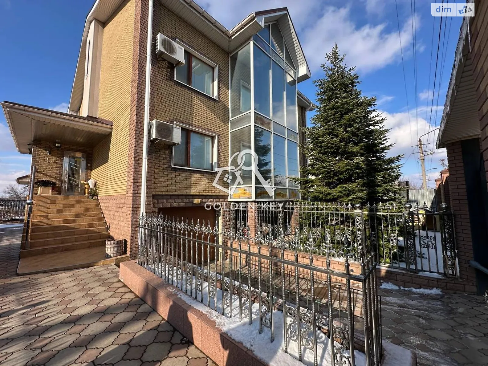 Продается дом на 3 этажа 379.2 кв. м с беседкой, цена: 155000 $ - фото 1