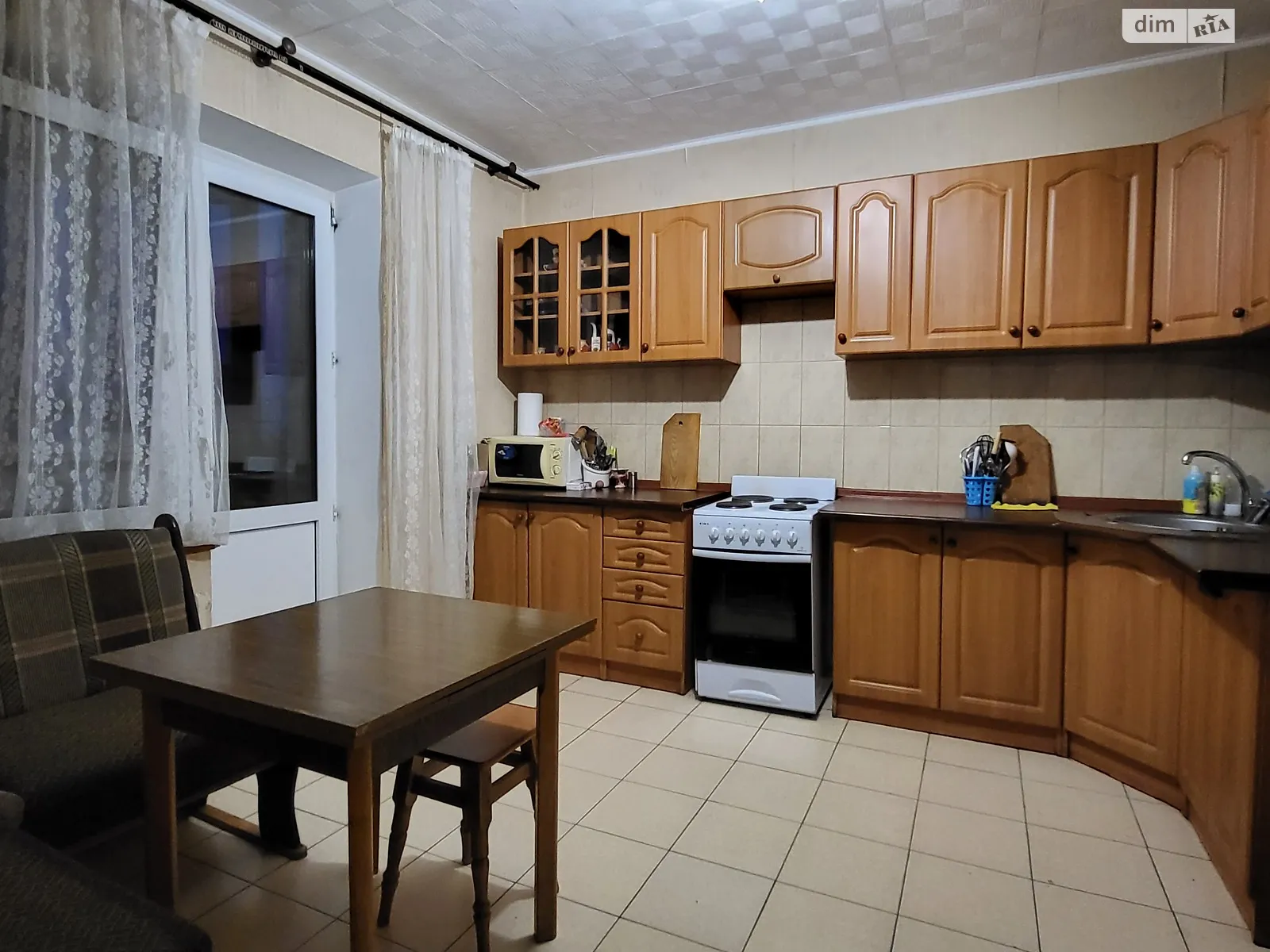 Здається в оренду кімната 75 кв. м у Києві, цена: 4000 грн - фото 1
