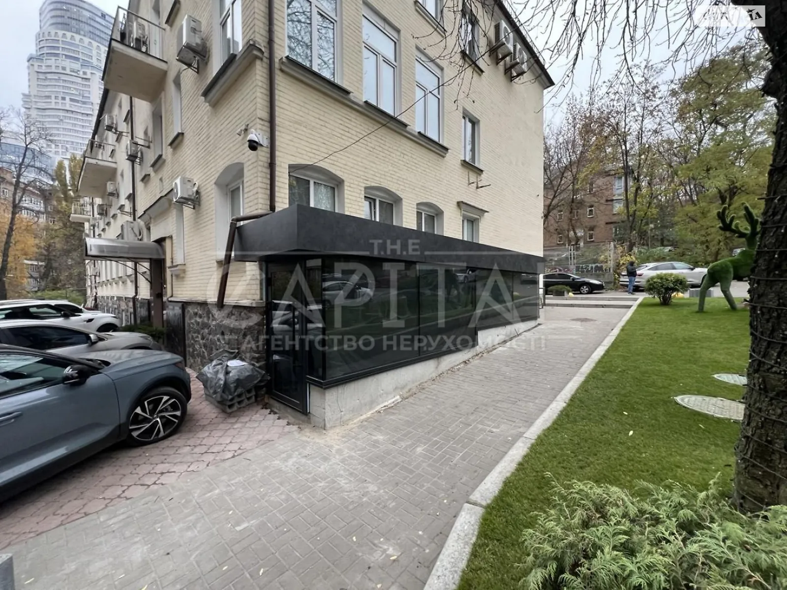 Сдается в аренду офис 186 кв. м в бизнес-центре, цена: 4650 $ - фото 1