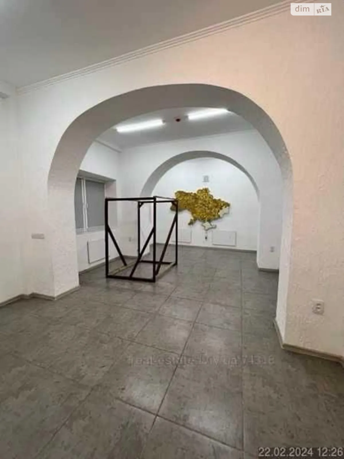 Сдается в аренду офис 51 кв. м в бизнес-центре, цена: 400 $ - фото 1