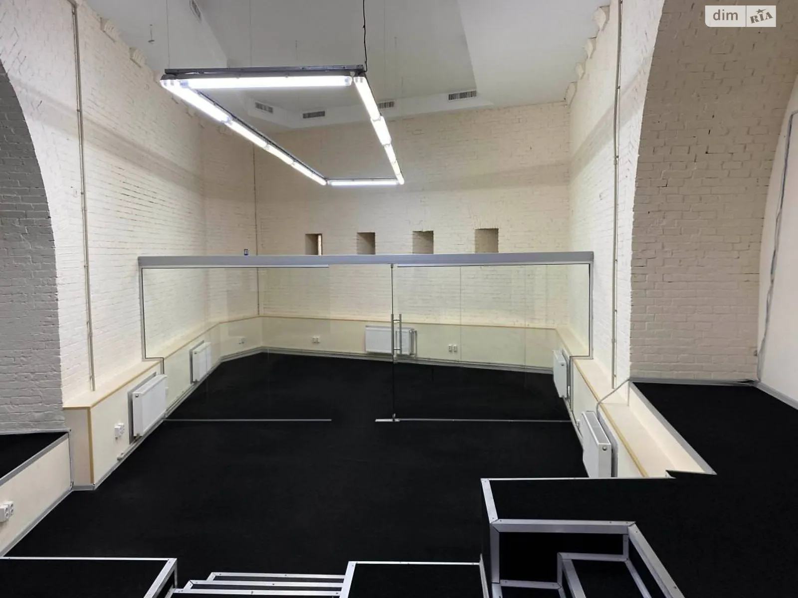 Сдается в аренду офис 465 кв. м в бизнес-центре, цена: 6000 $ - фото 1