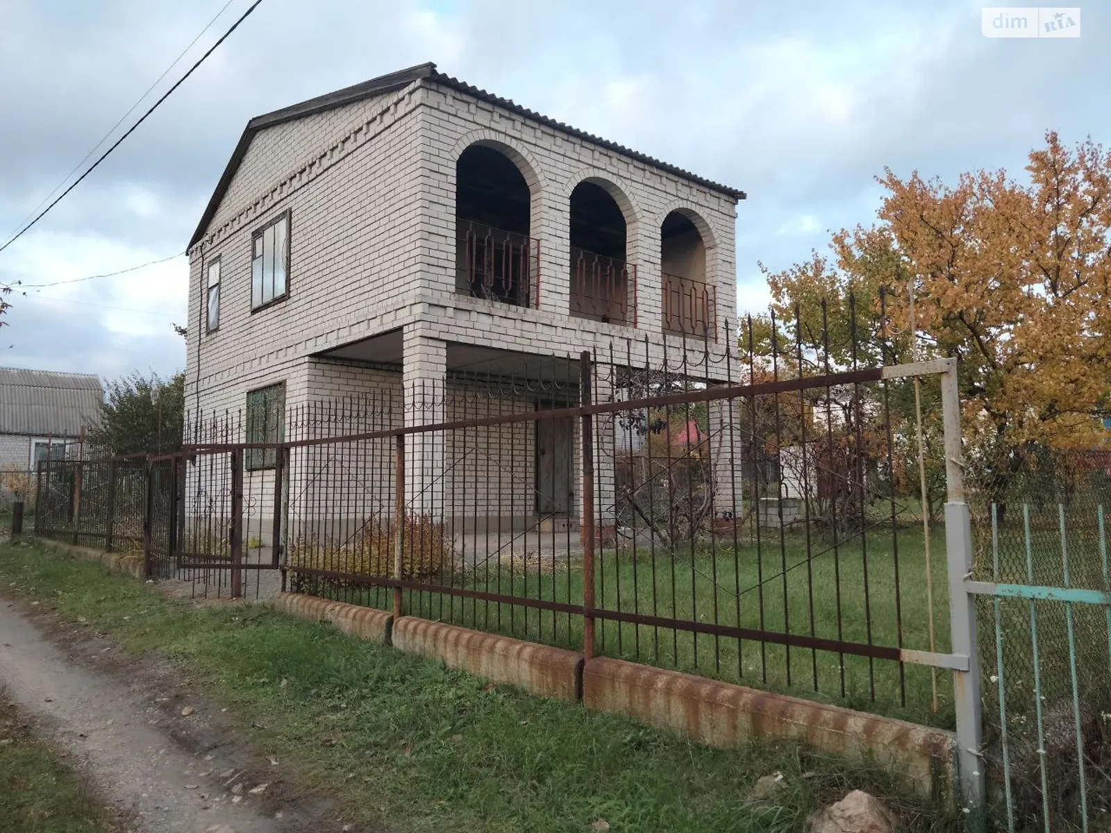 Продается дом на 2 этажа 90 кв. м с садом, цена: 12000 $ - фото 1