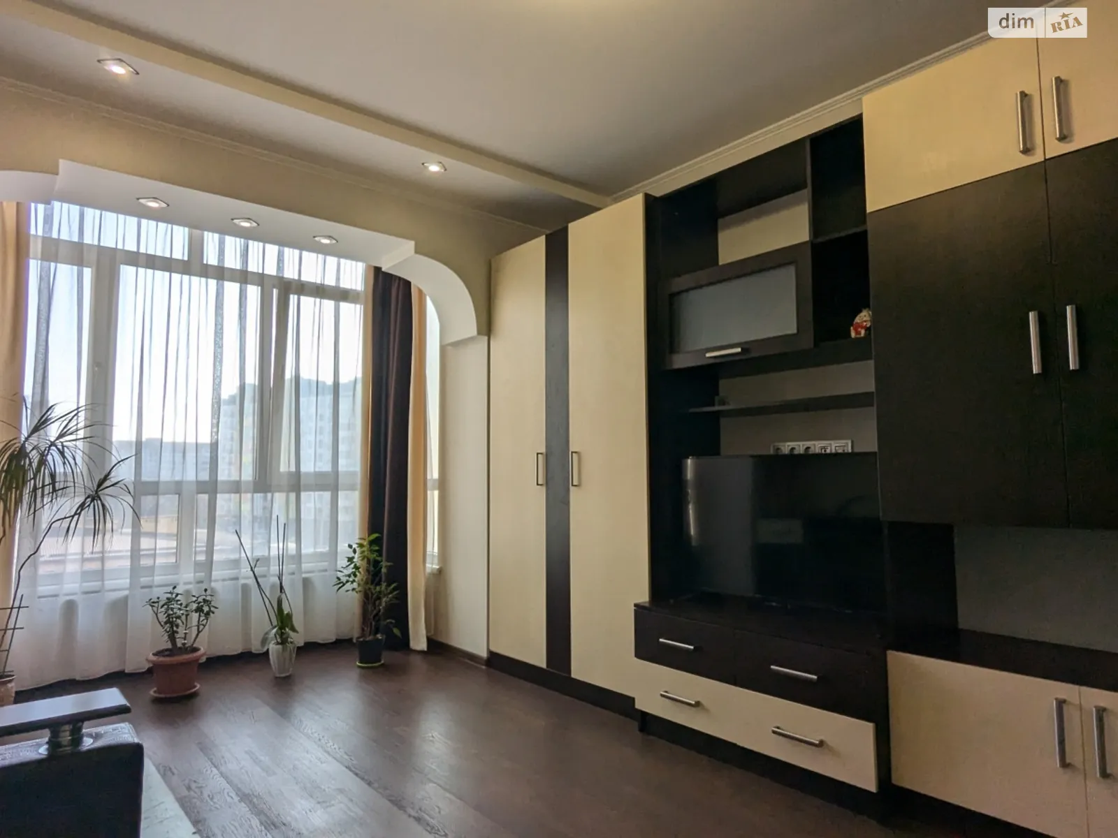Продается 2-комнатная квартира 56.2 кв. м в Ивано-Франковске, ул. Пасечная, 2А - фото 1