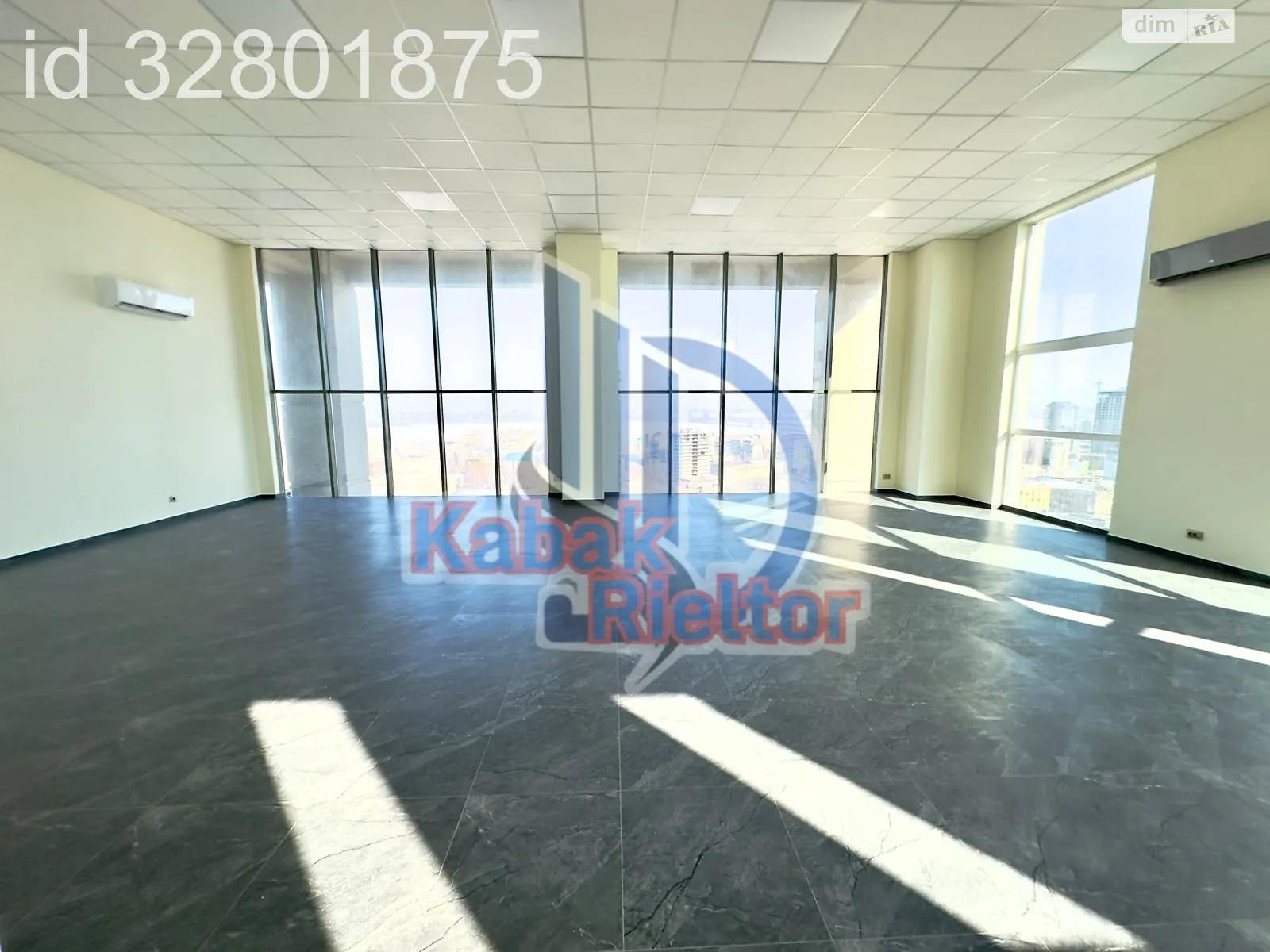 Сдается в аренду офис 170 кв. м в бизнес-центре, цена: 1700 $ - фото 1