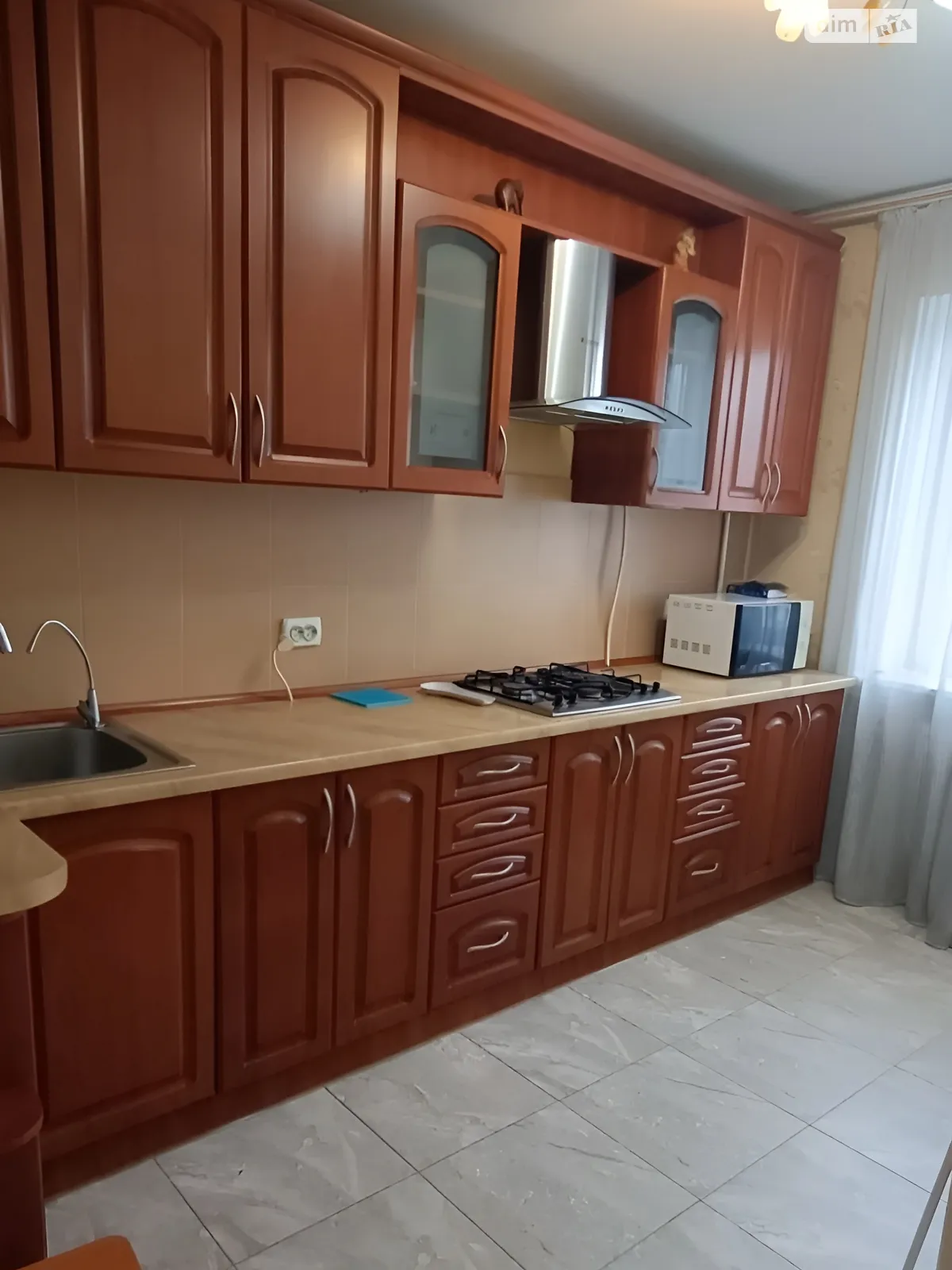 Продається 2-кімнатна квартира 50 кв. м у Чорноморську, вул. Захисників України(1 Травня), 8А - фото 1