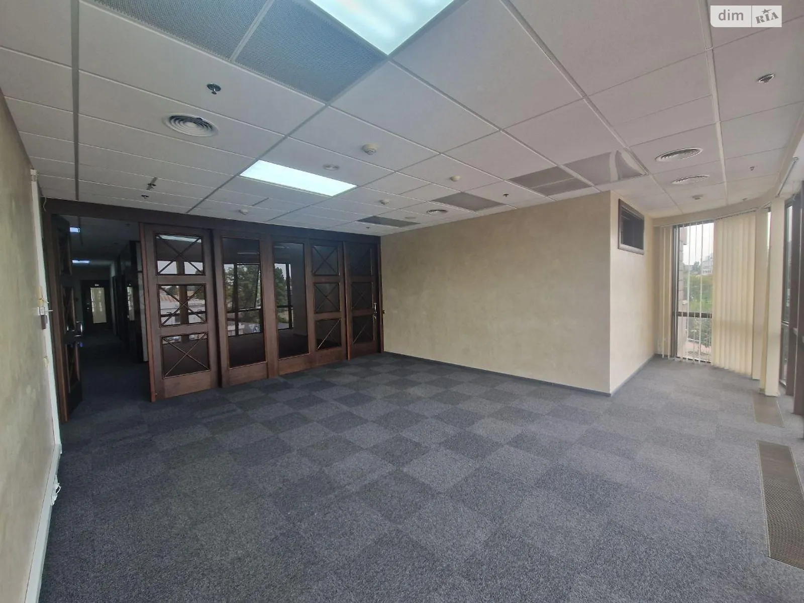 Сдается в аренду офис 440 кв. м в бизнес-центре, цена: 6250 $ - фото 1