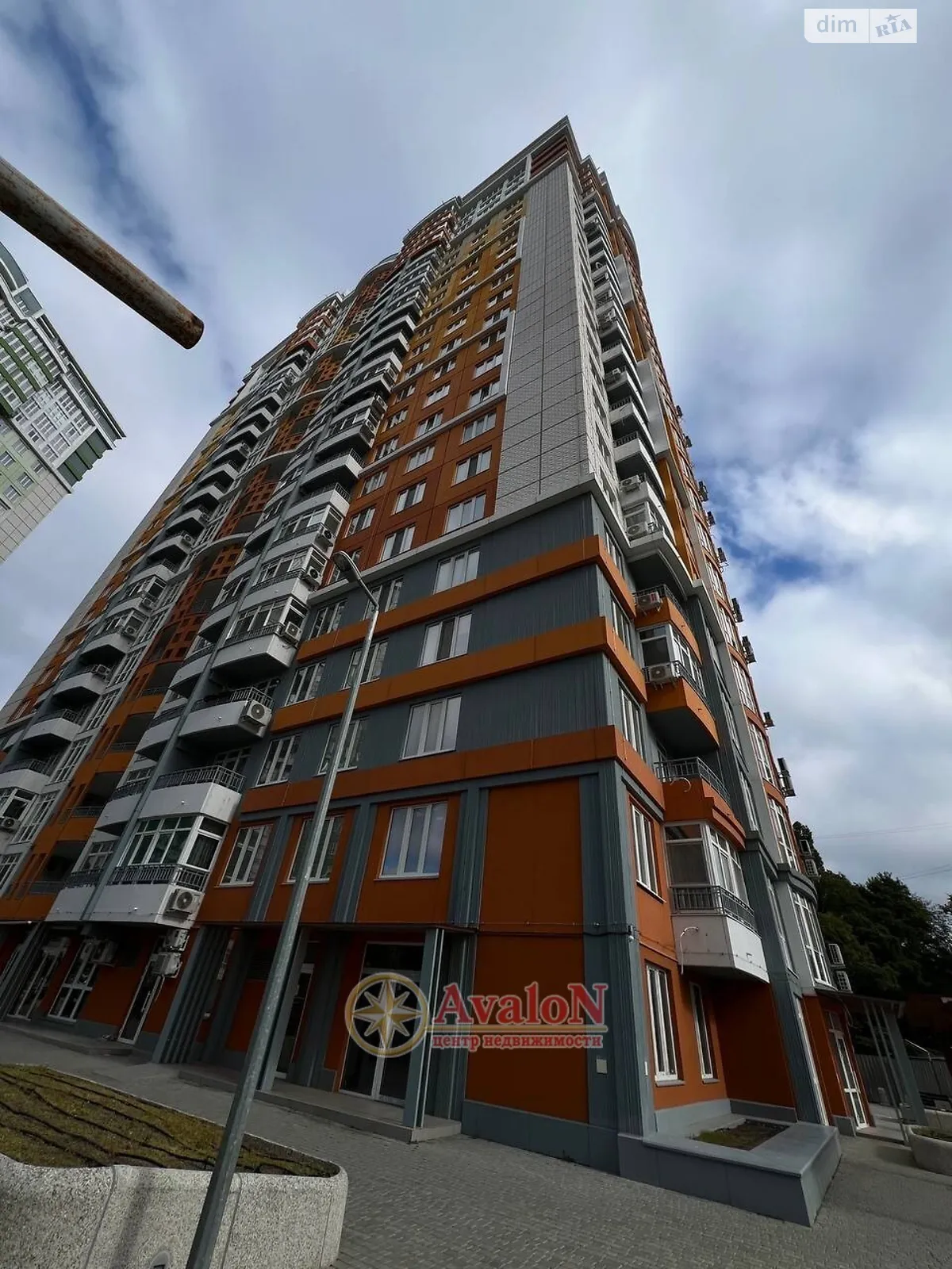Продается офис 35 кв. м в бизнес-центре, цена: 32000 $ - фото 1